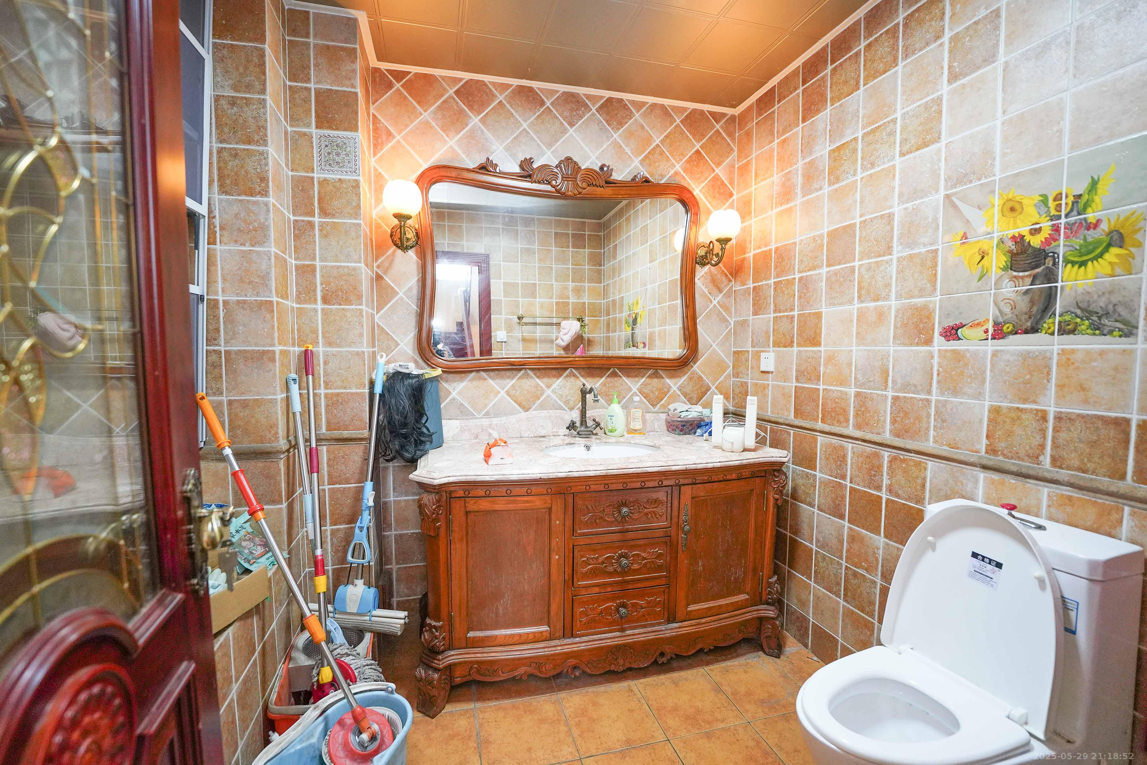 格兰小镇  5室2厅3卫    448.0万 格兰小镇  5室2厅3卫    448.0万卫生间