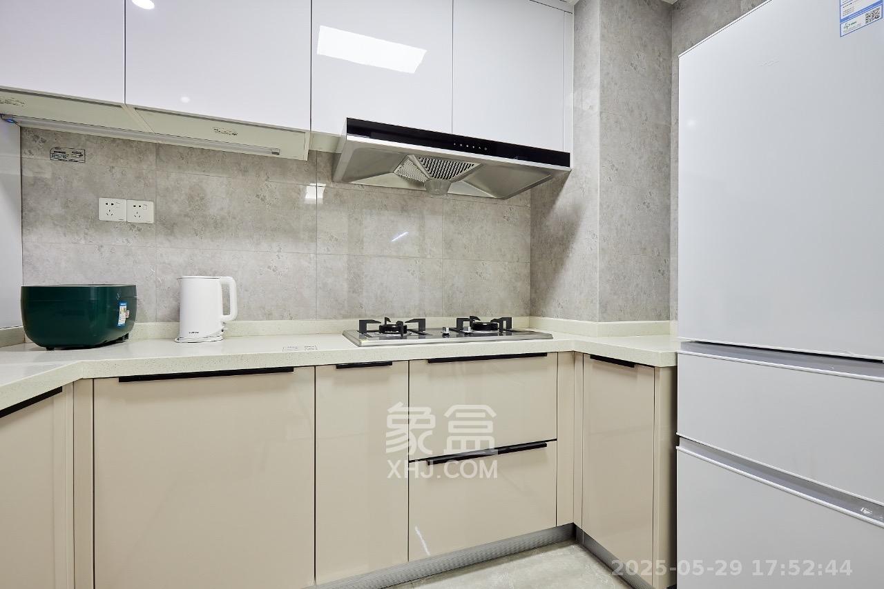 龙湖铂金中心(龙湖春江郦城)  3室2厅2卫    4500.0元/月 龙湖铂金中心(龙湖春江郦城)  3室2厅2卫    4500.0元/月室内图