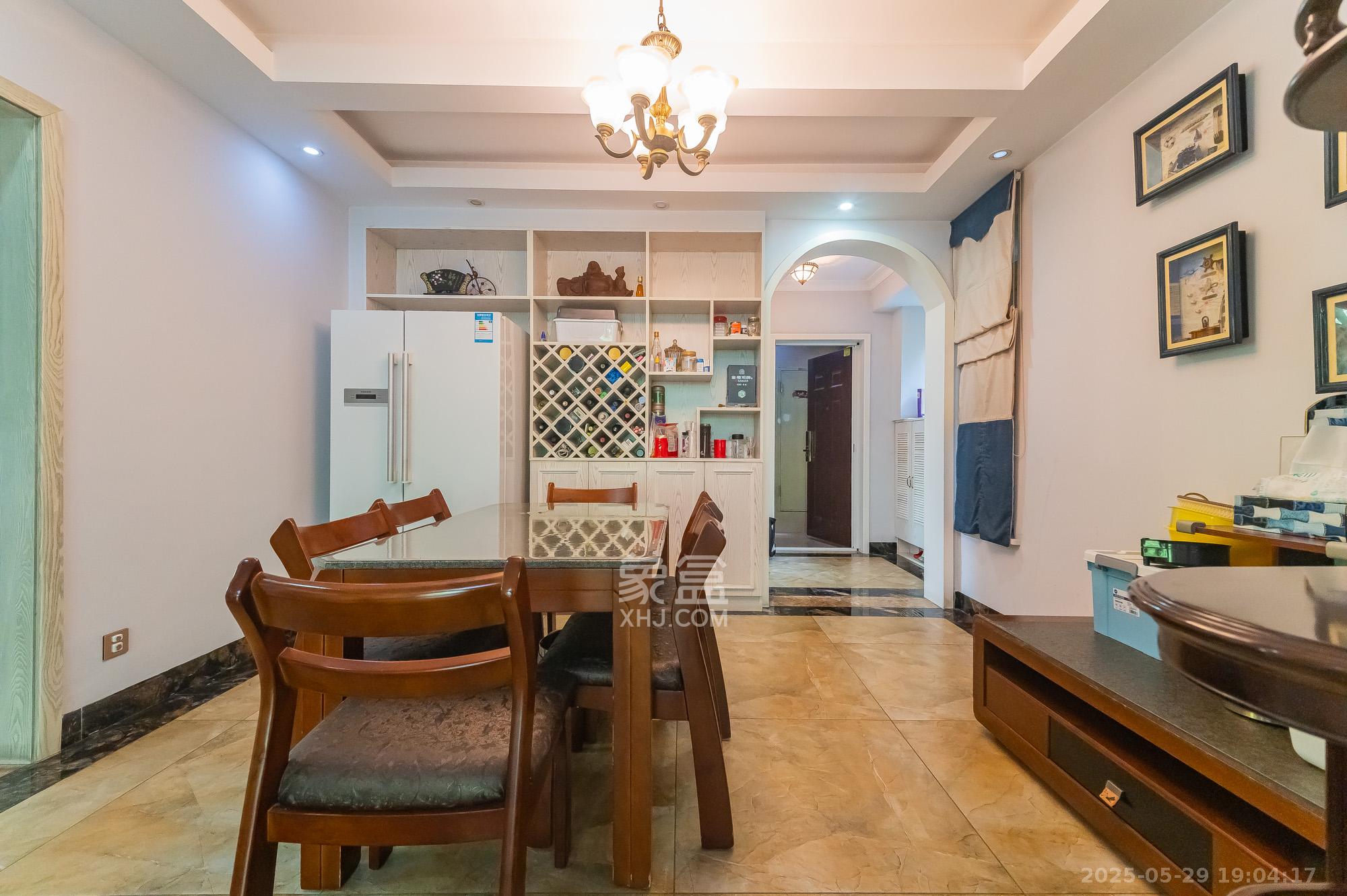 华润凤凰城三期 3室2厅2卫 90.0万 华润凤凰城三期 3室2厅2卫 90.0万客厅