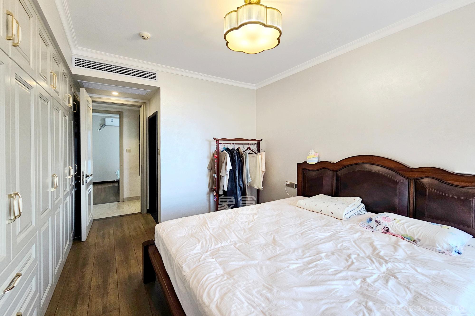 明昇壹城(明昇时代广场)二期  4室2厅2卫    223.0万 明昇壹城(明昇时代广场)二期  4室2厅2卫    223.0万卧室