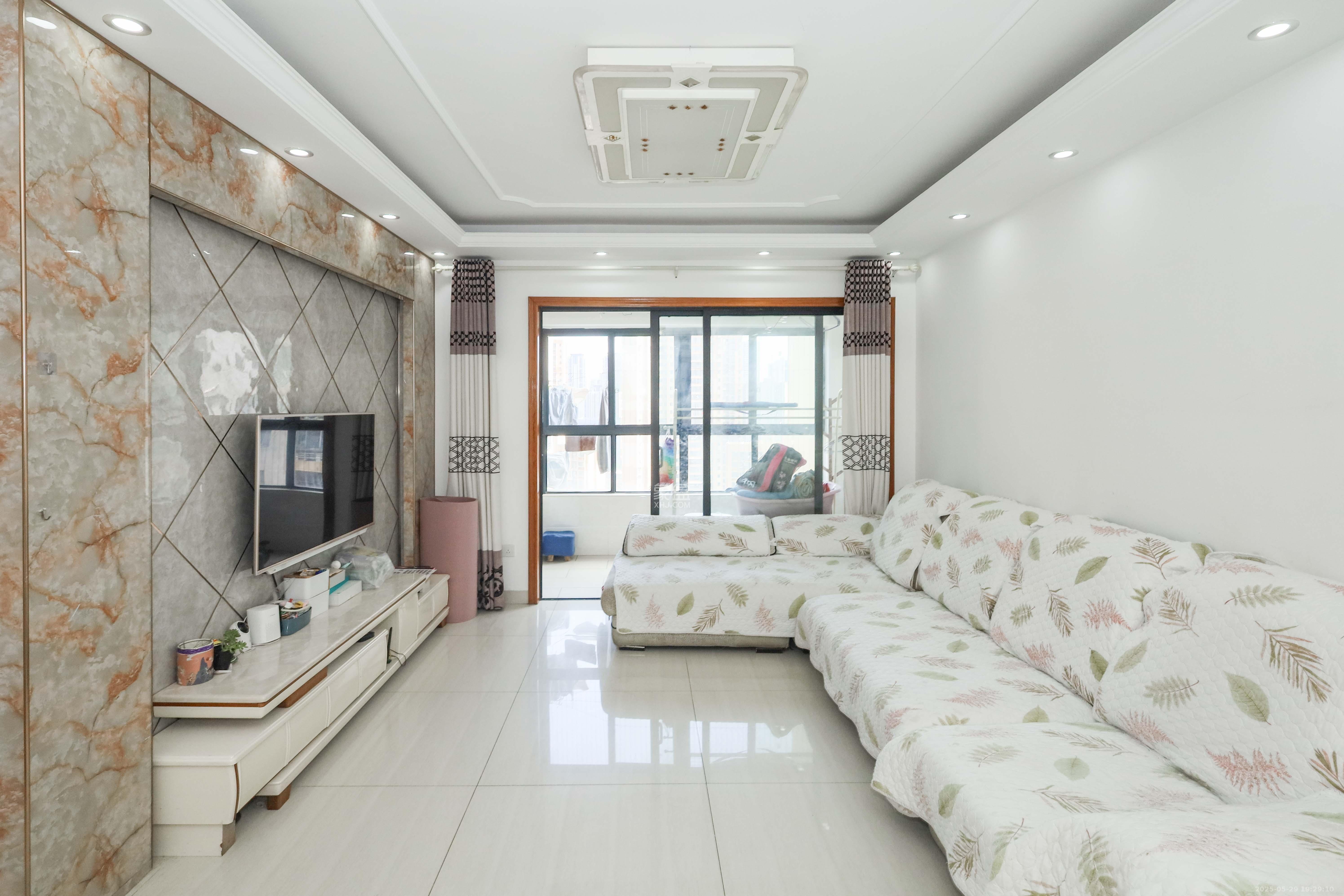 好莱城（弘德西街）  3室2厅1卫    88.0万