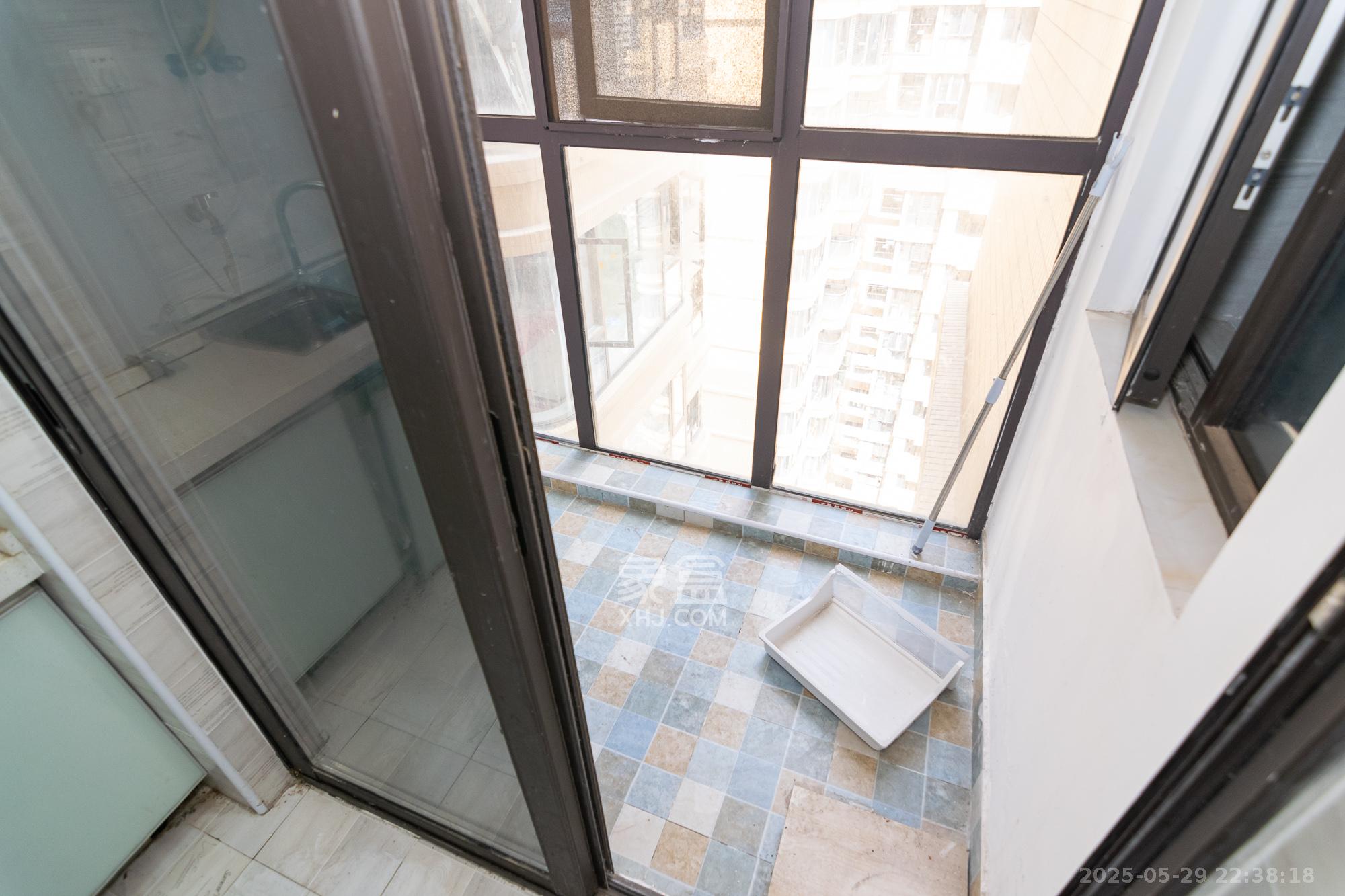 三润城(三润星城) 3室2厅2卫 78.0万 三润城(三润星城) 3室2厅2卫 78.0万阳台