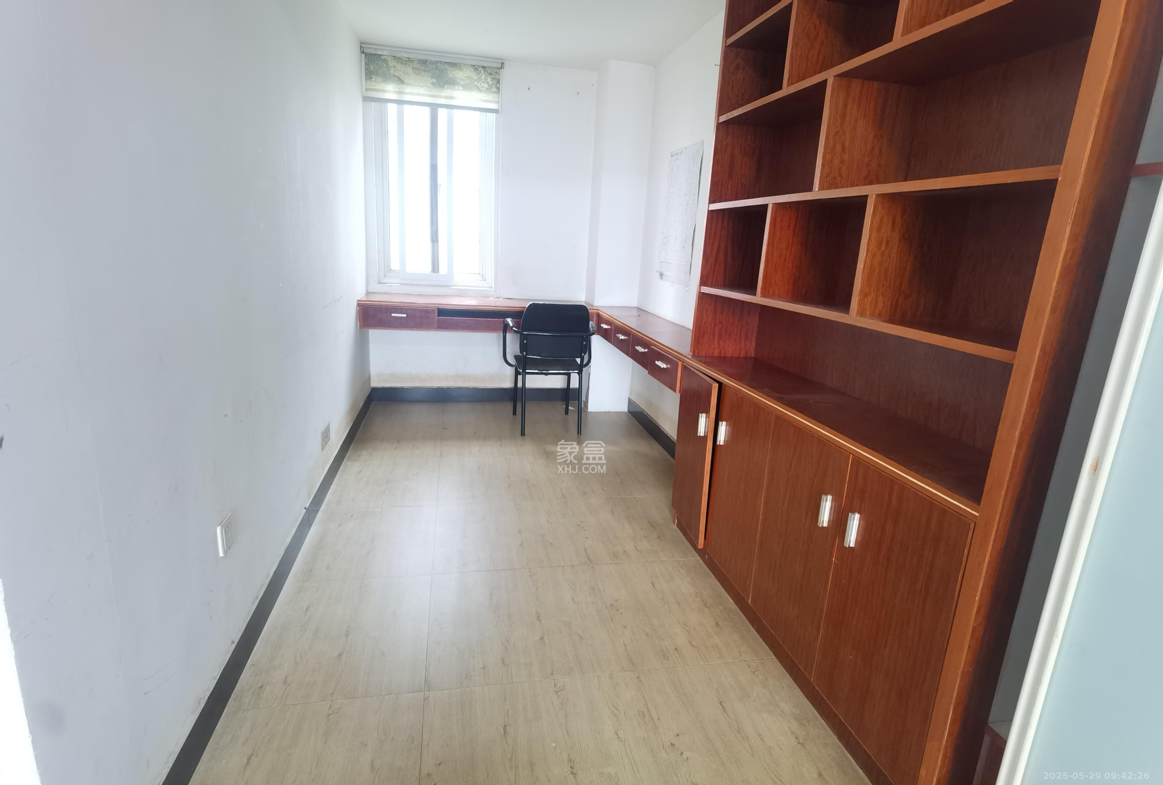 未来蜂巢  3室2厅2卫   1700.00元/月室内图