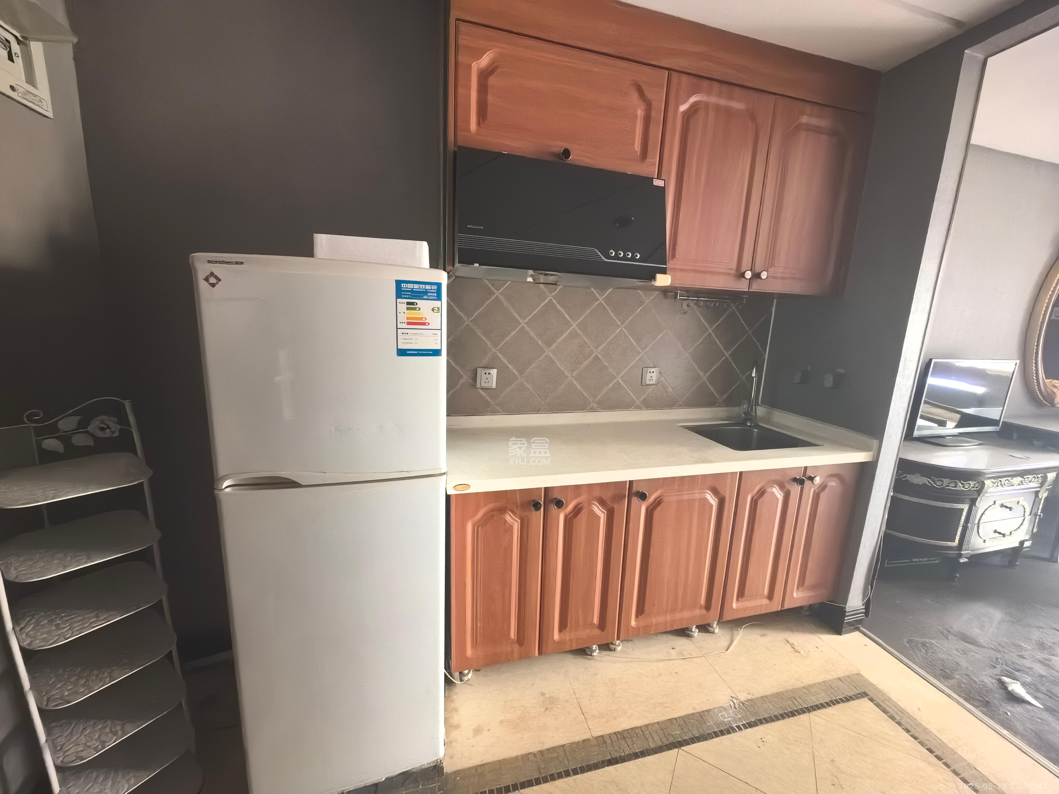 沁园春御院 1室1厅1卫 1700.0元/月 沁园春御院 1室1厅1卫 1700.0元/月室内图