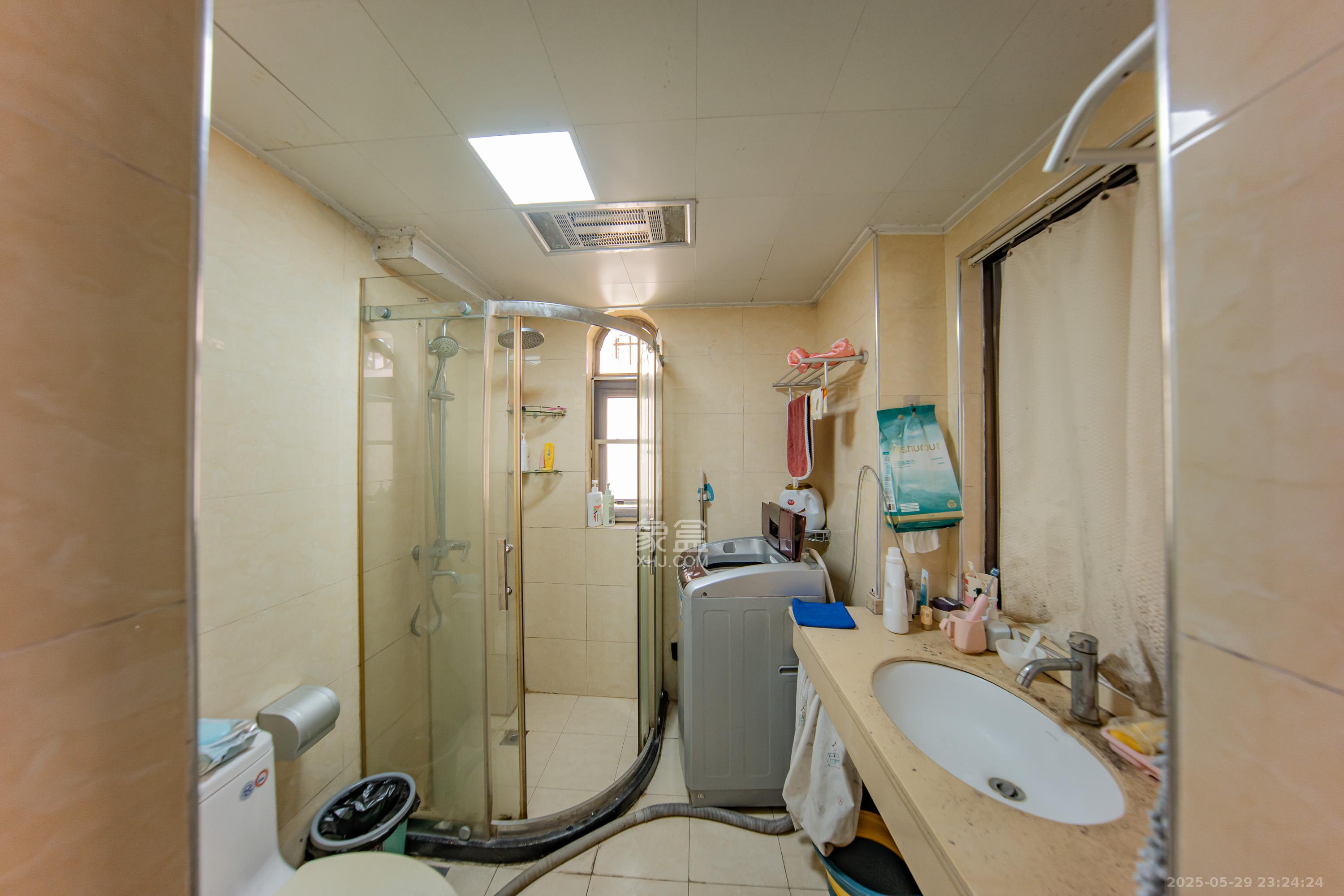 米兰春天 3室2厅2卫 79.8万 米兰春天 3室2厅2卫 79.8万卫生间