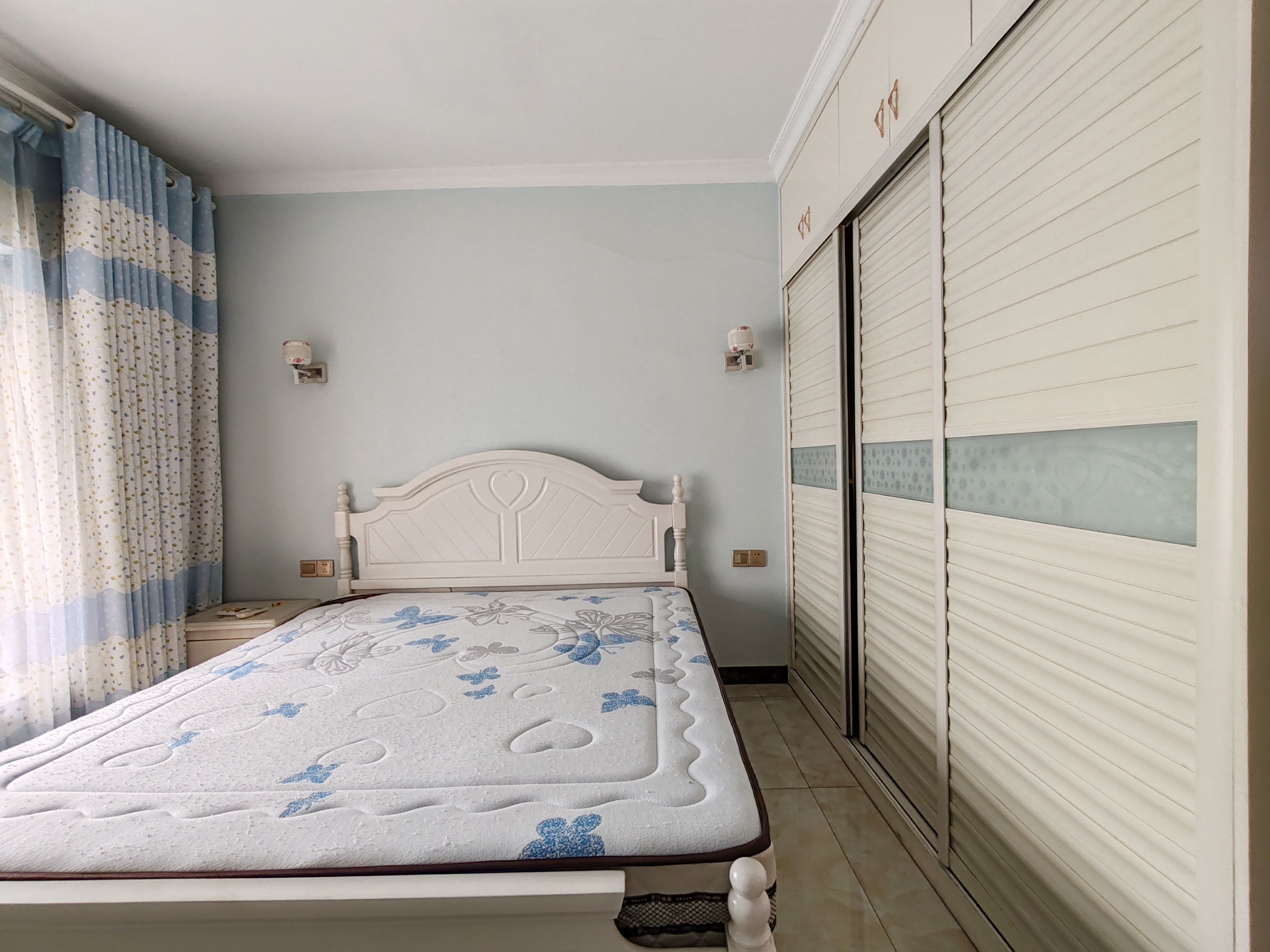 华天城小区 2室2厅1卫 2000.0元/月 华天城小区 2室2厅1卫 2000.0元/月室内图