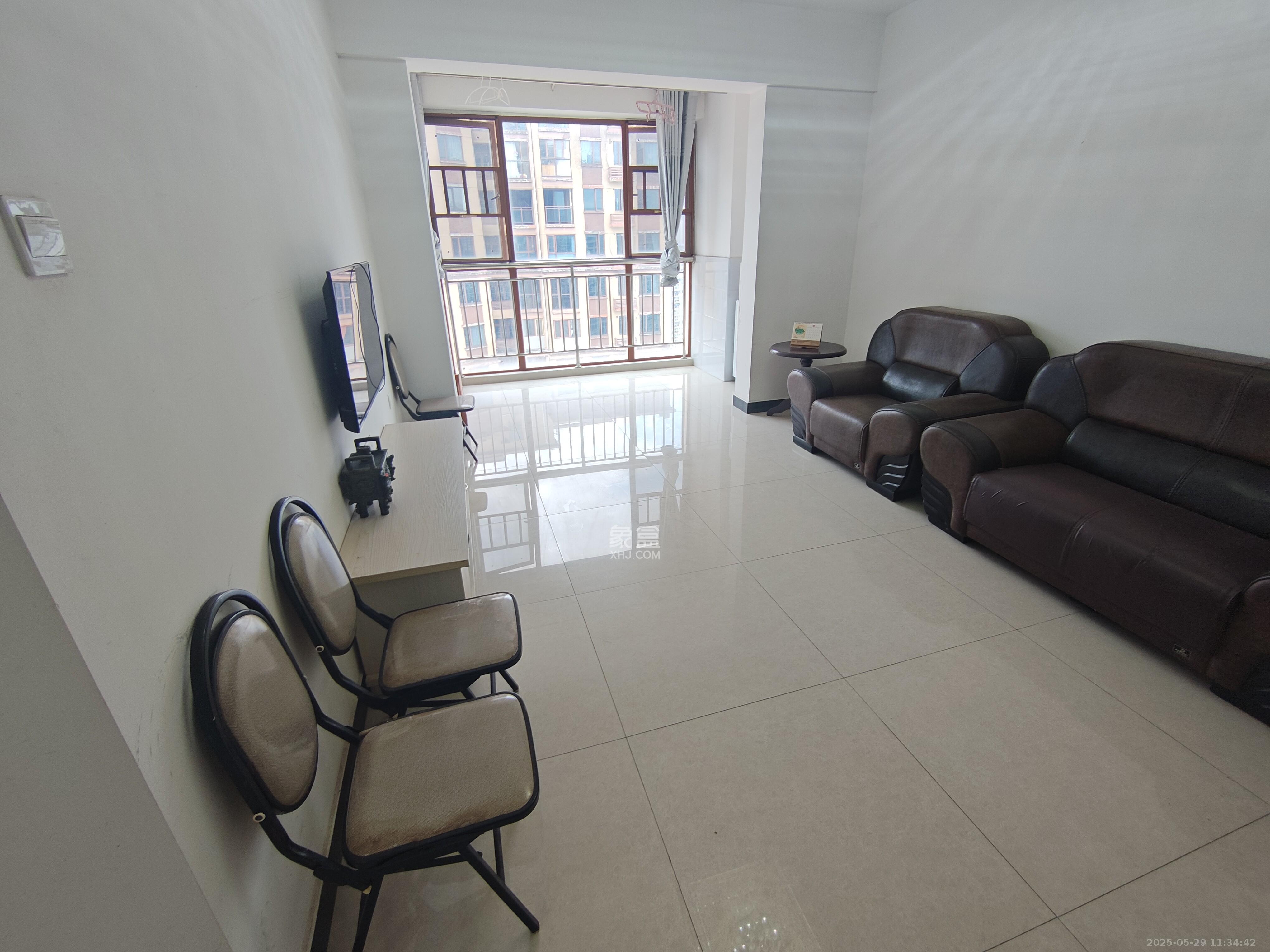 万里时代 3室2厅1卫 2500.0元/月 万里时代 3室2厅1卫 2500.0元/月室内图