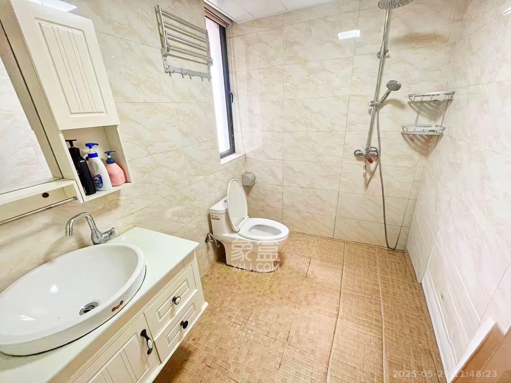 旭辉御府  3室2厅1卫    2500.0元/月 旭辉御府  3室2厅1卫    2500.0元/月室内图