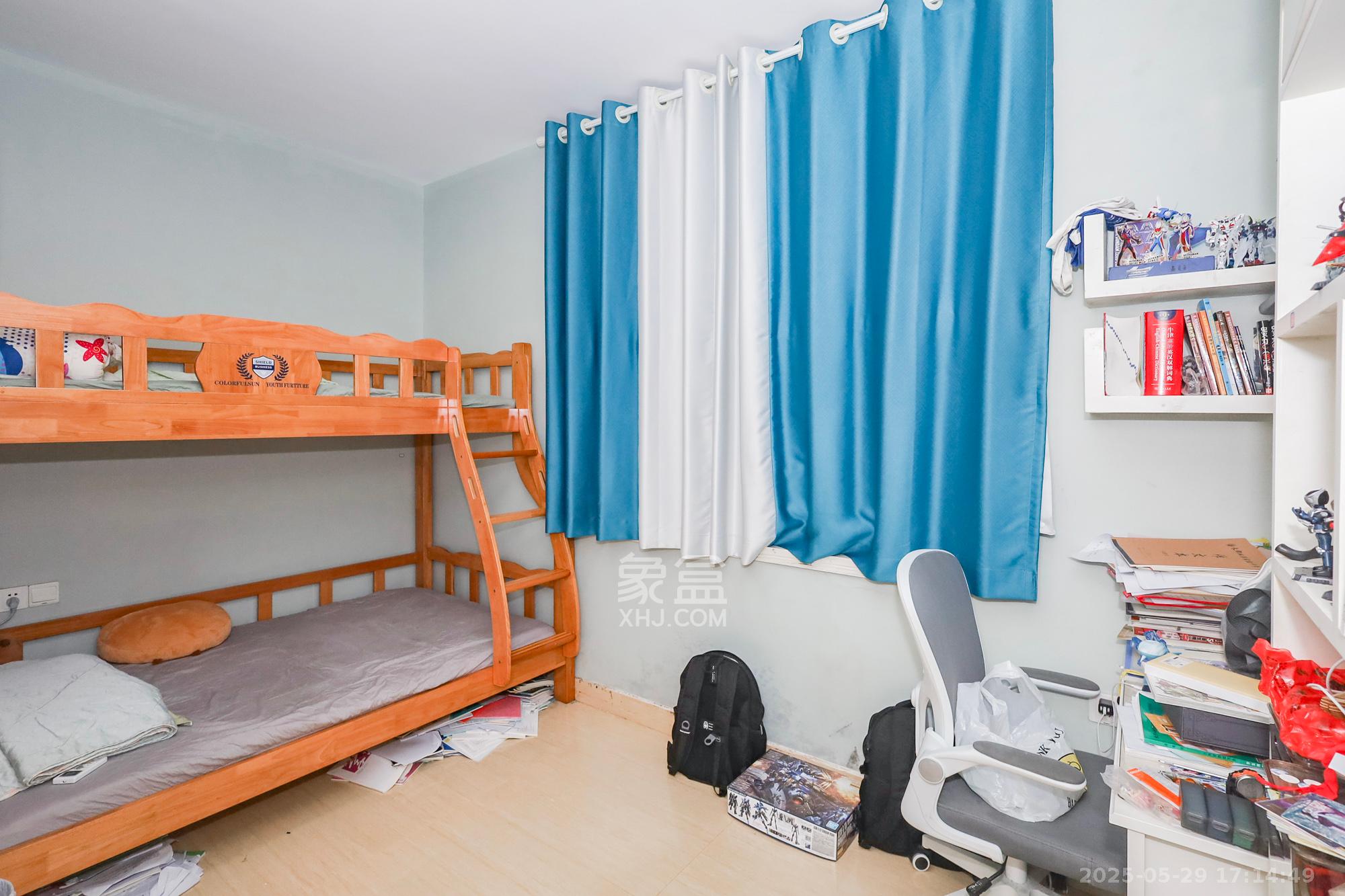 旭辉藏郡(藏郡、旭湘华府) 2室1厅1卫 176.0万 旭辉藏郡(藏郡、旭湘华府) 2室1厅1卫 176.0万卧室