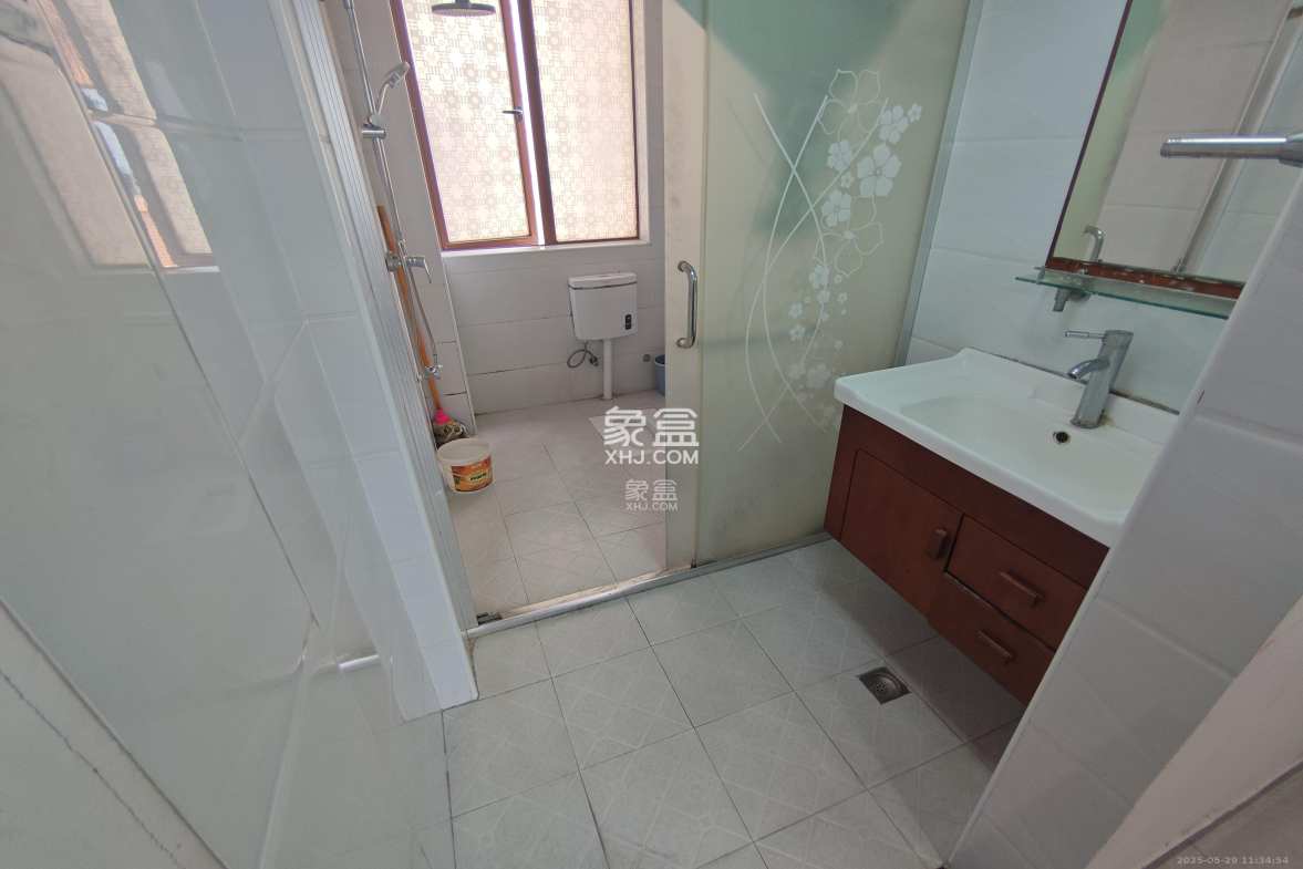 万里时代 3室2厅1卫 2500.0元/月 万里时代 3室2厅1卫 2500.0元/月室内图