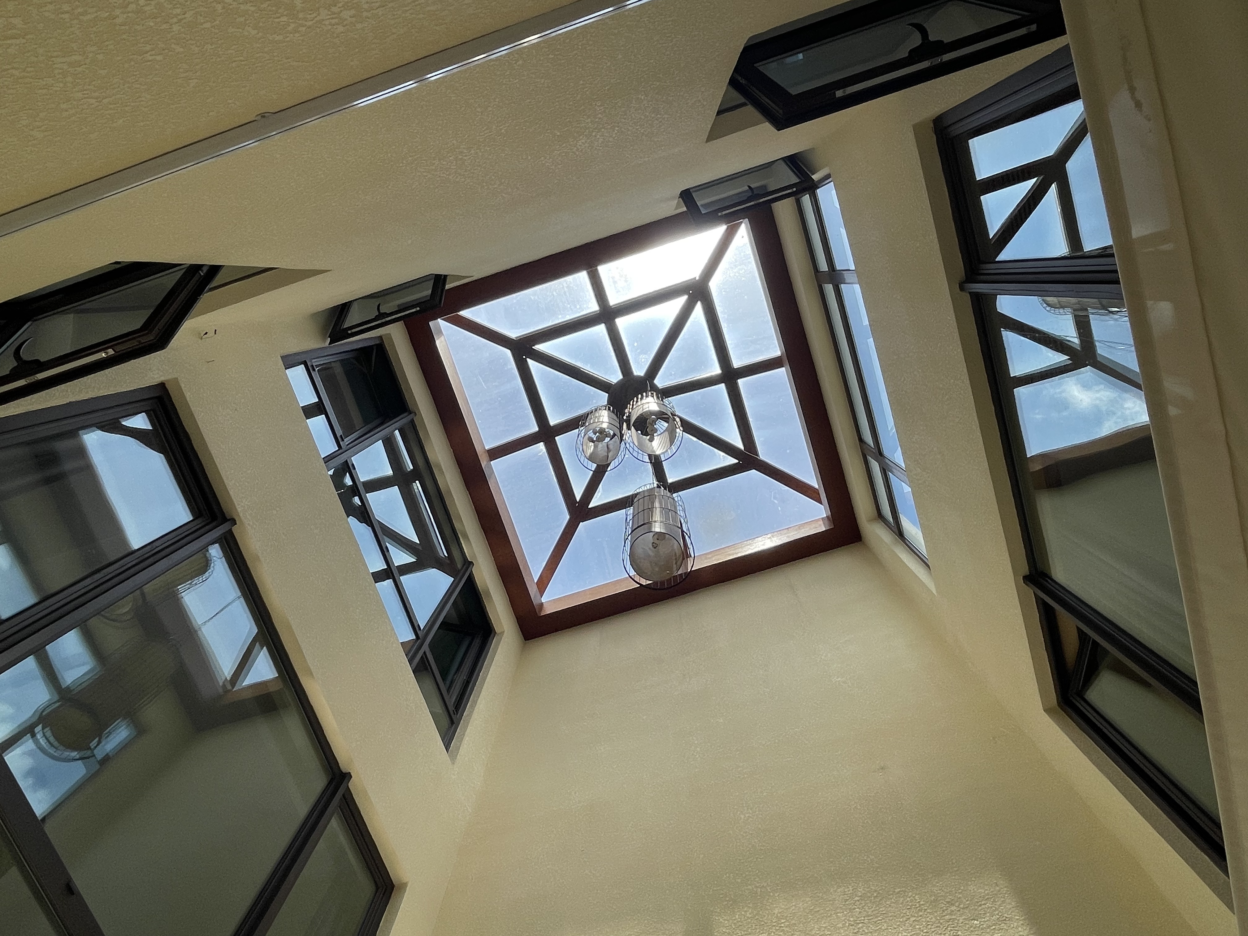 宝安江南城  5室3厅3卫   11800.00元/月室内图