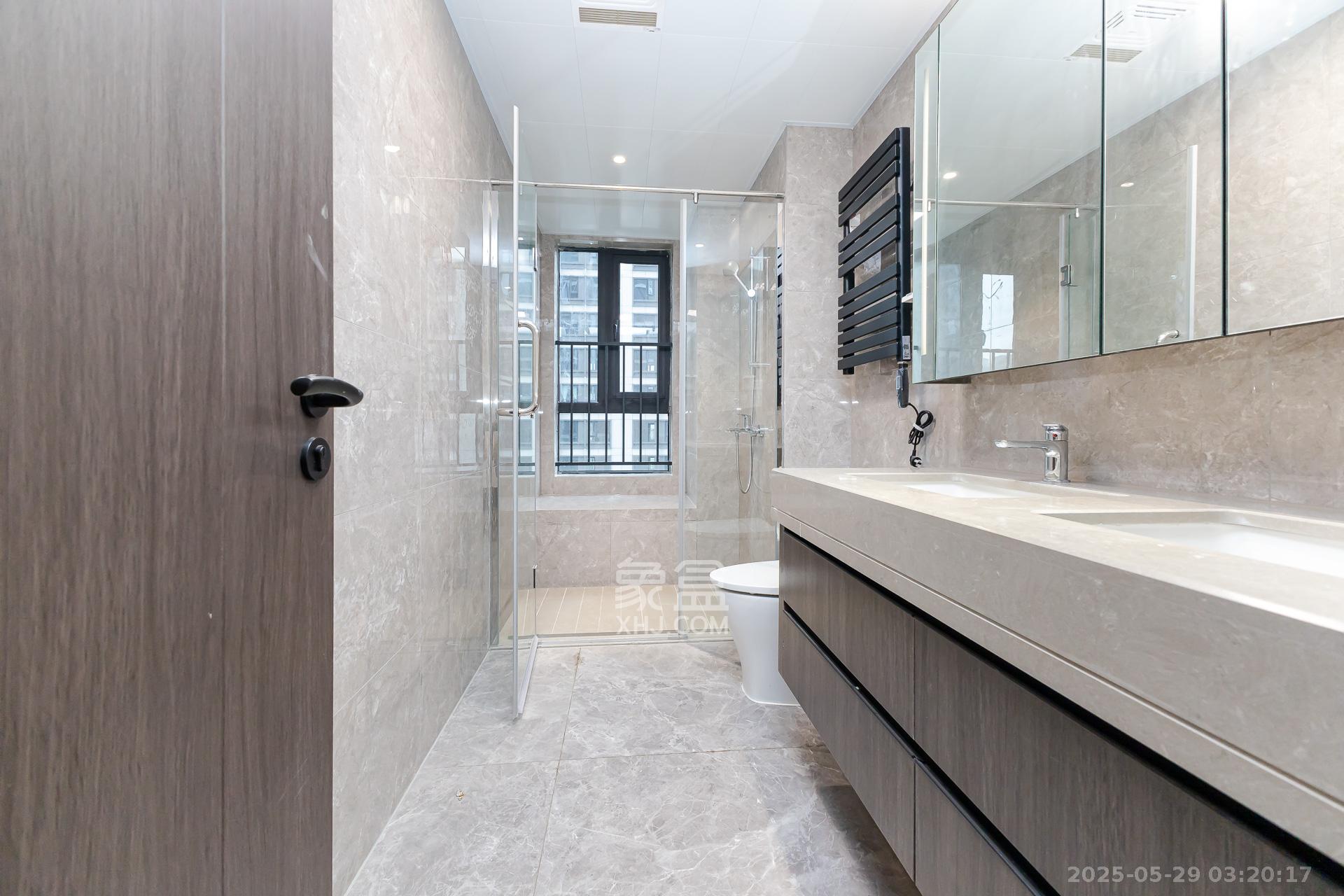 越秀湘江星汇城三期 4室2厅3卫 248.0万 越秀湘江星汇城三期 4室2厅3卫 248.0万卫生间