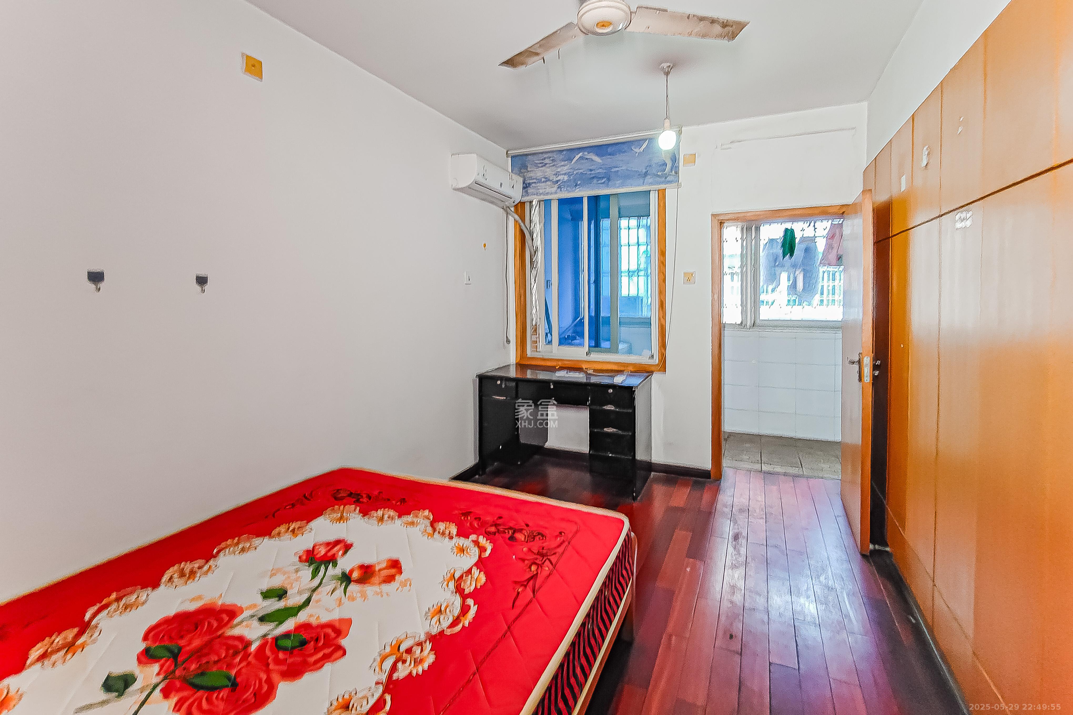 红旗综合安置楼  3室2厅2卫    65.0万卧室