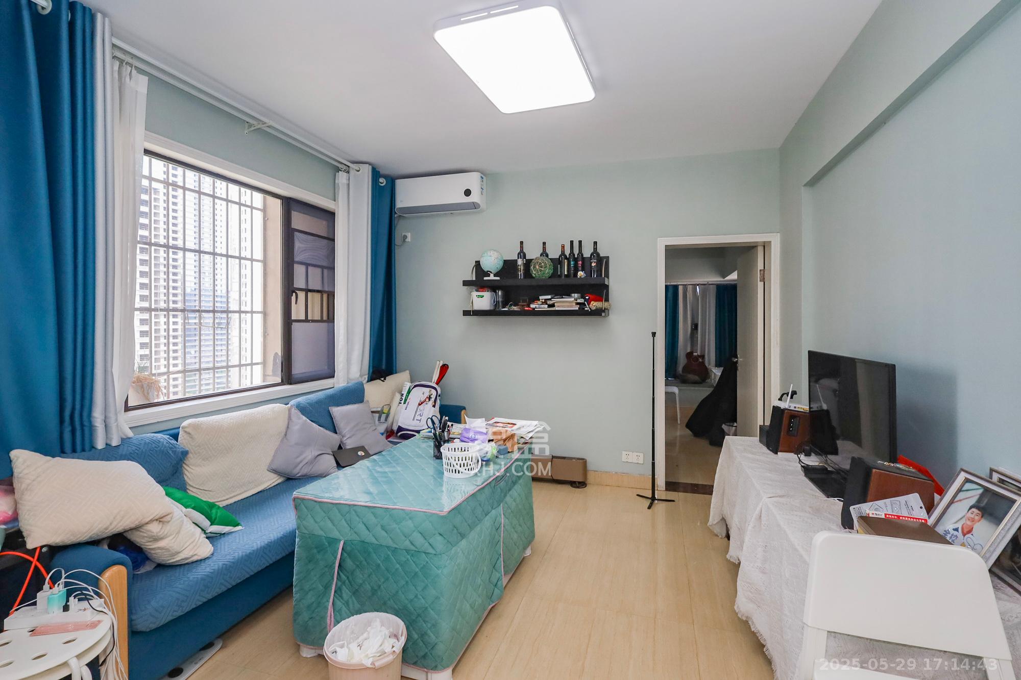 旭辉藏郡(藏郡、旭湘华府) 2室1厅1卫 176.0万 旭辉藏郡(藏郡、旭湘华府) 2室1厅1卫 176.0万客厅