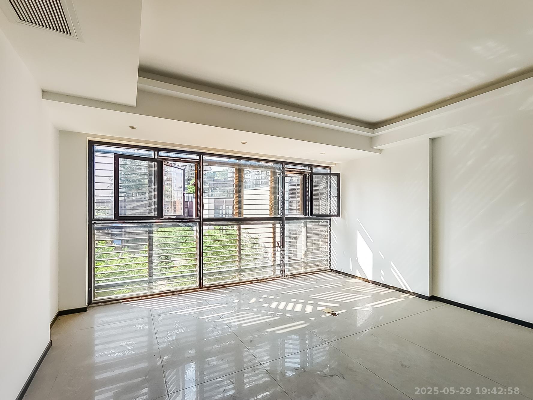 万科紫台 5室5厅4卫 389.0万 万科紫台 5室5厅4卫 389.0万卧室