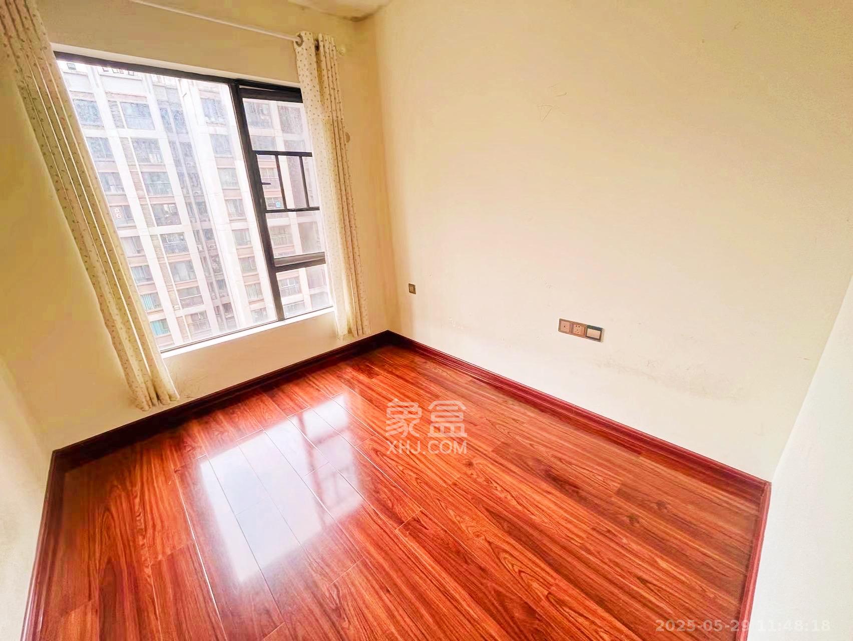 旭辉御府  3室2厅1卫    2500.0元/月 旭辉御府  3室2厅1卫    2500.0元/月室内图