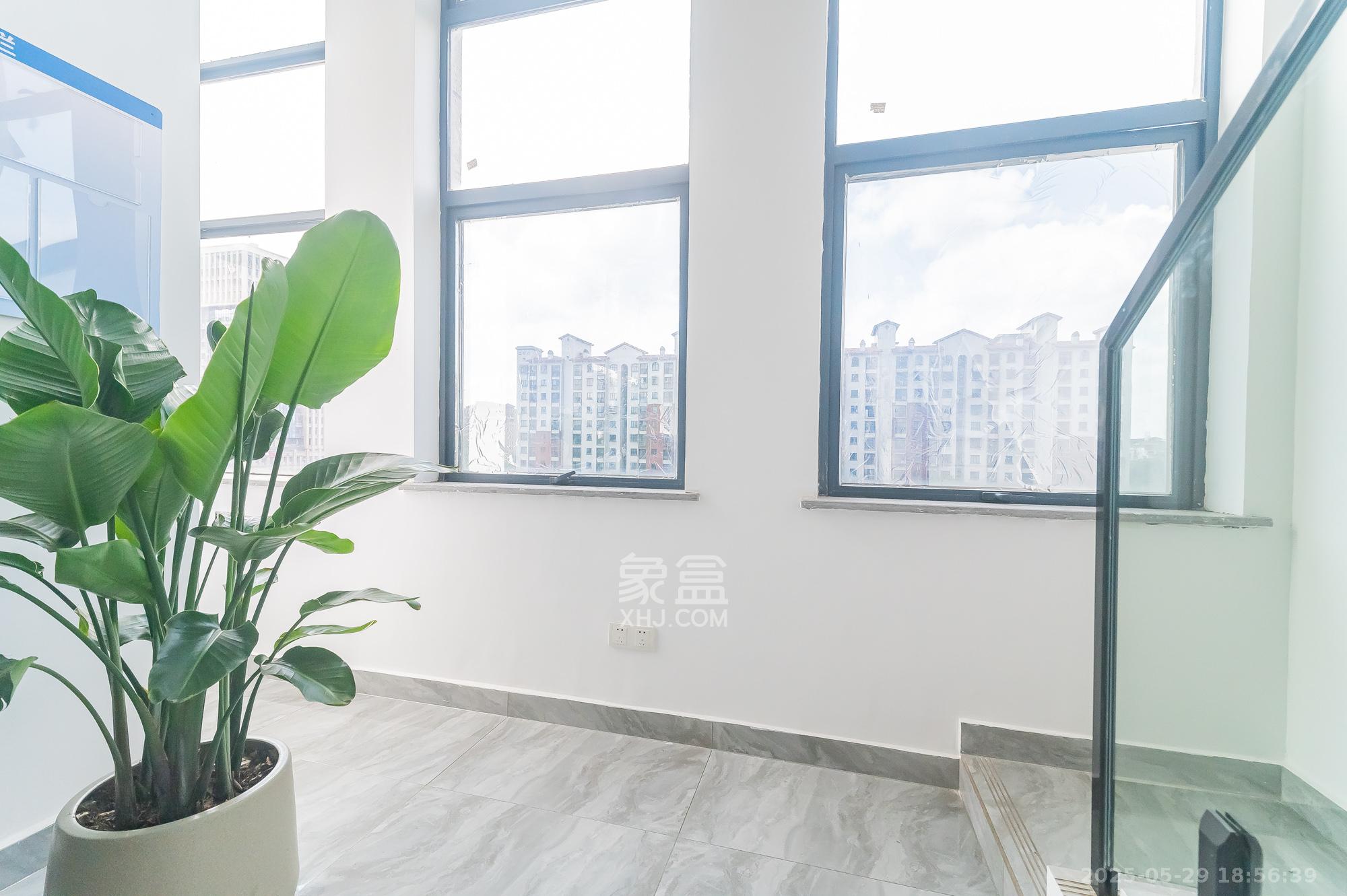 华润置地广场二期  1室1厅1卫    33.0万 华润置地广场二期  1室1厅1卫    33.0万其他