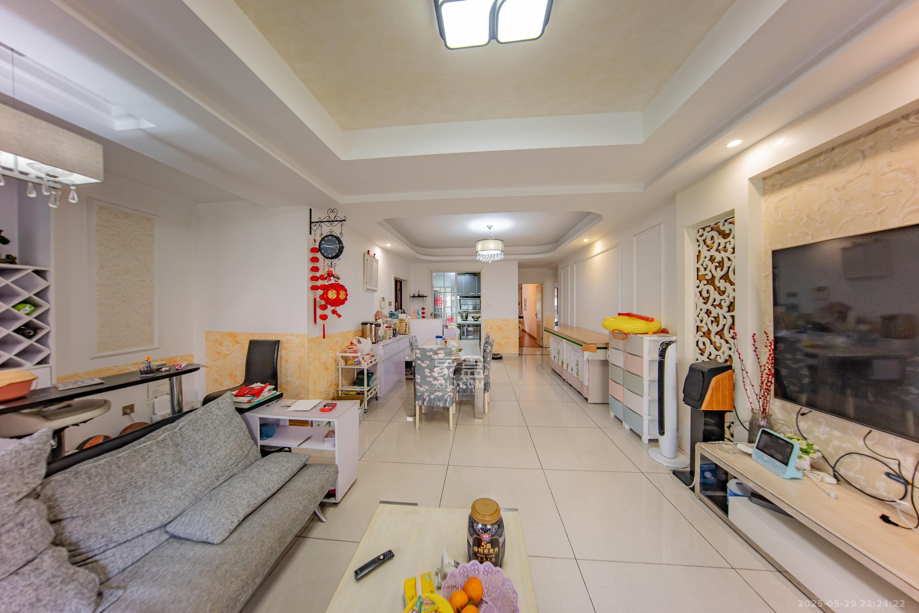 米兰春天 3室2厅2卫 79.8万 米兰春天 3室2厅2卫 79.8万客厅