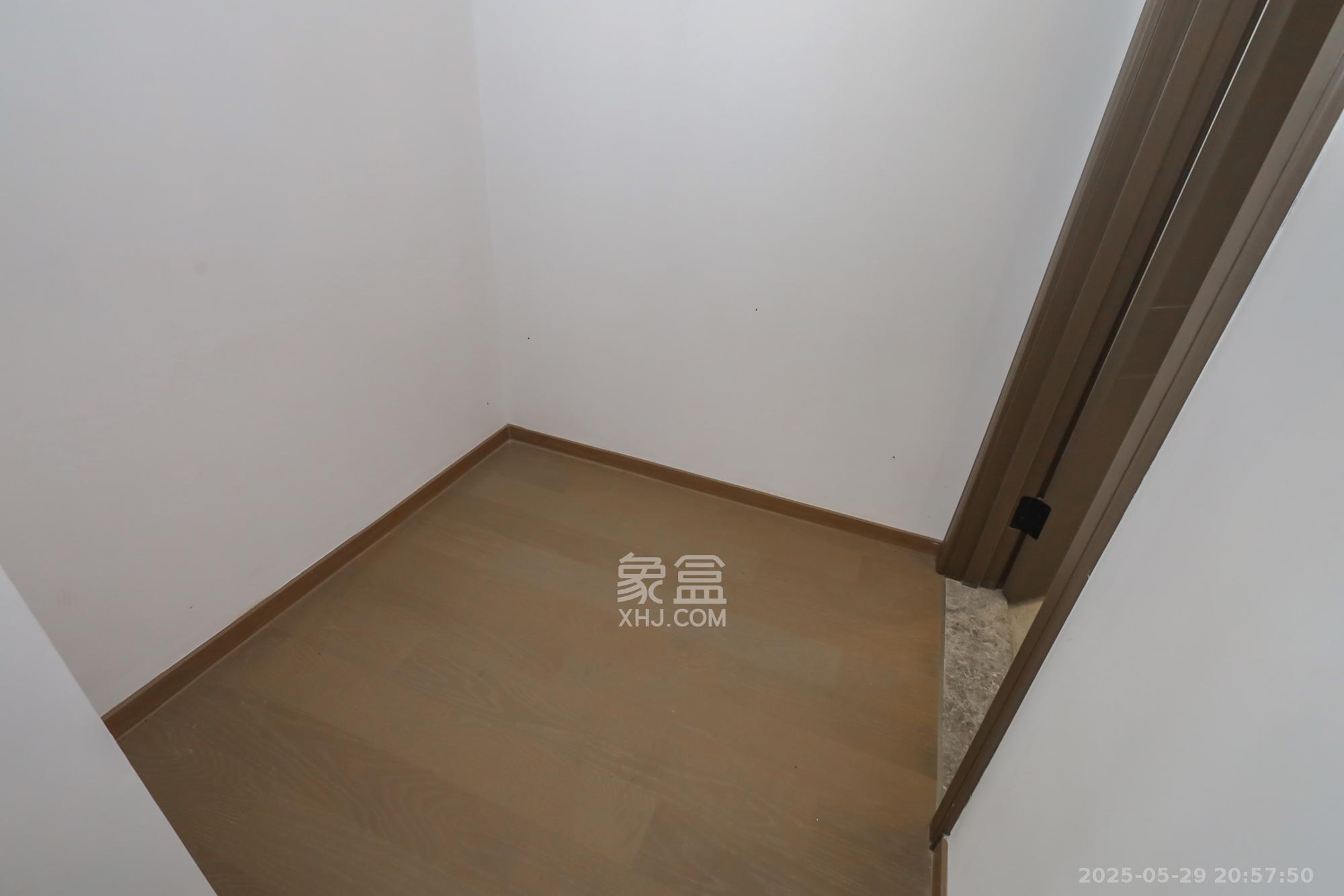 滨江府1913  4室2厅3卫   595.00万其他