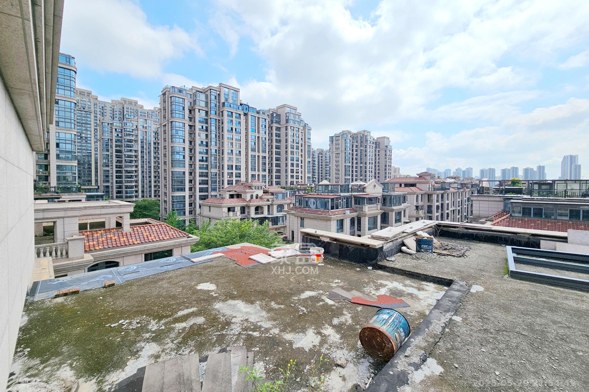 明昇壹城（明昇时代广场）一期  5室2厅3卫   460.00万阳台