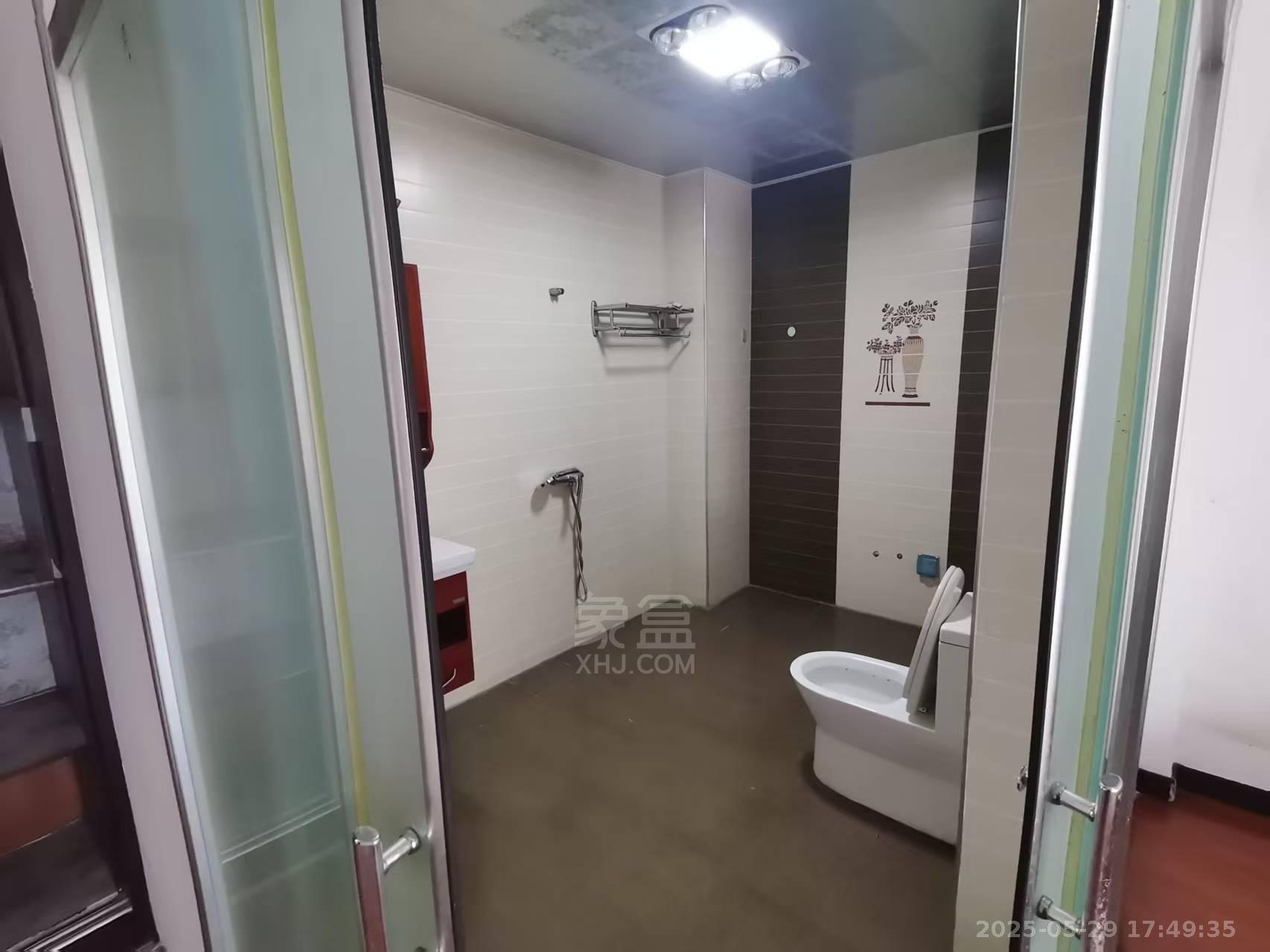 天泉一品 5室2厅3卫 2500.0元/月 天泉一品 5室2厅3卫 2500.0元/月室内图