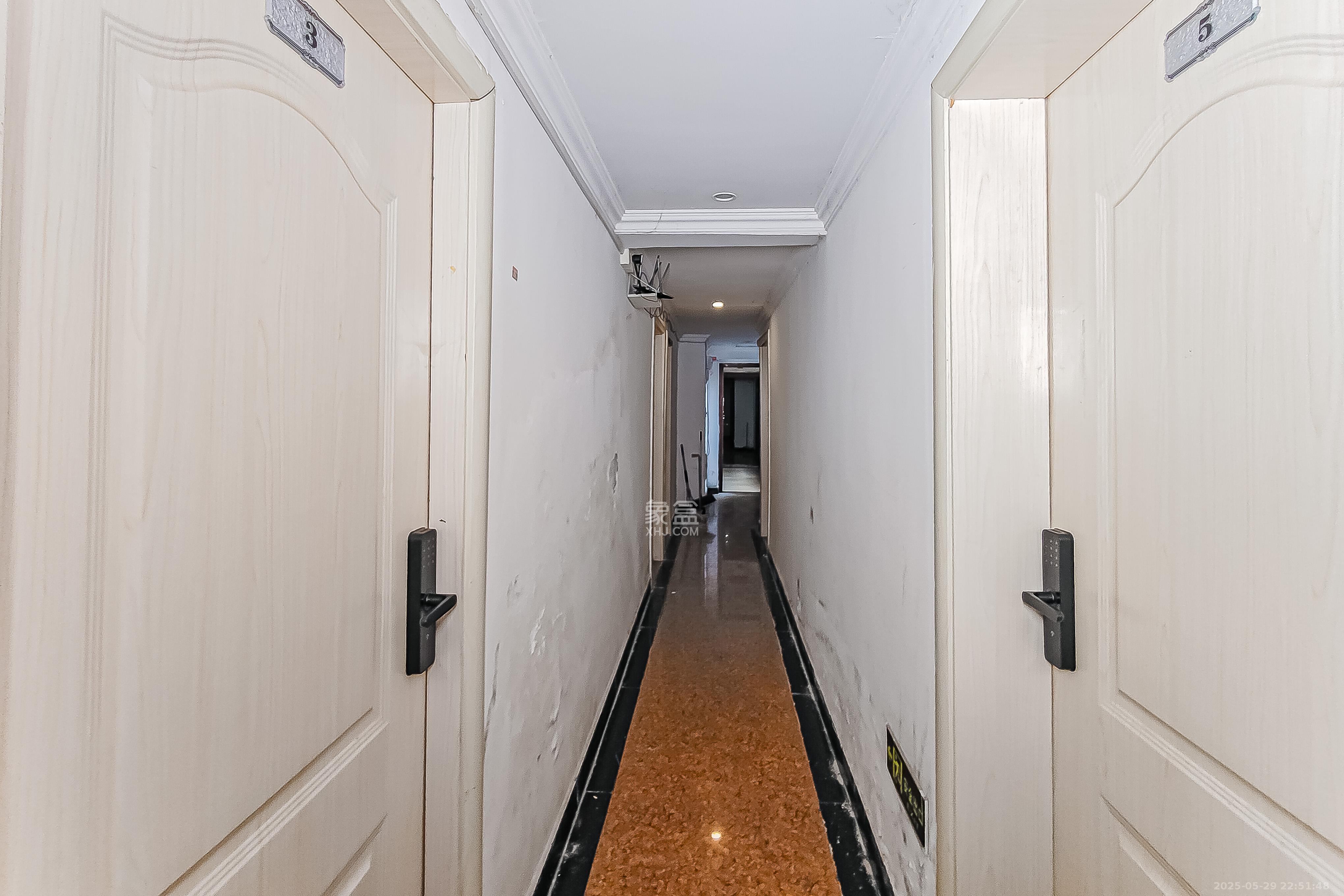 凯轩云顶  3室2厅1卫    96.8万 凯轩云顶  3室2厅1卫    96.8万客厅