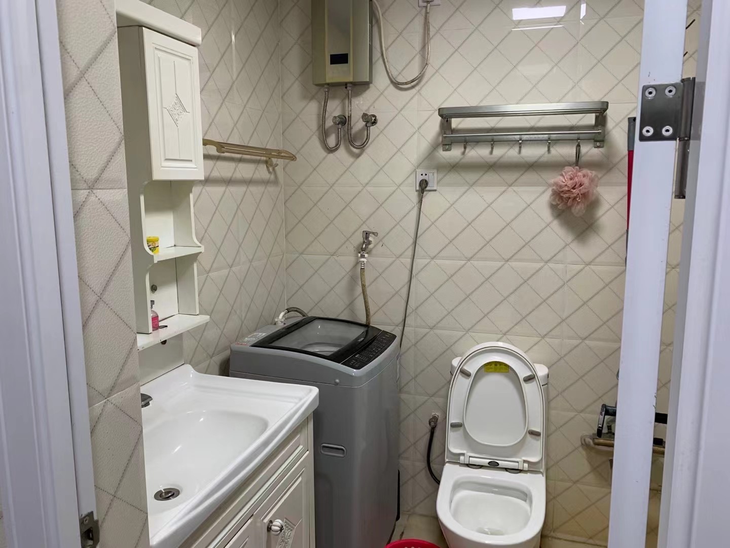 华发大厦  1室0厅1卫   1600.00元/月室内图