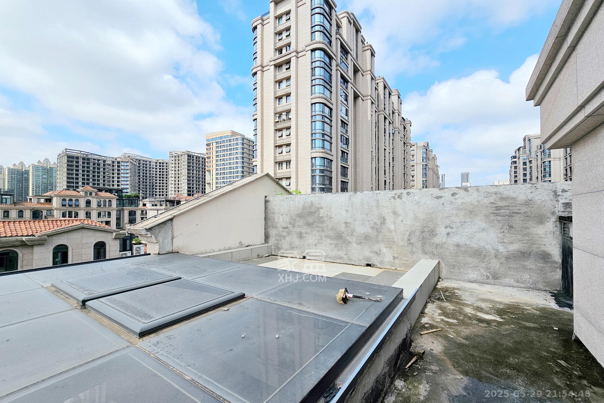 明昇壹城（明昇时代广场）一期  5室2厅3卫   460.00万阳台