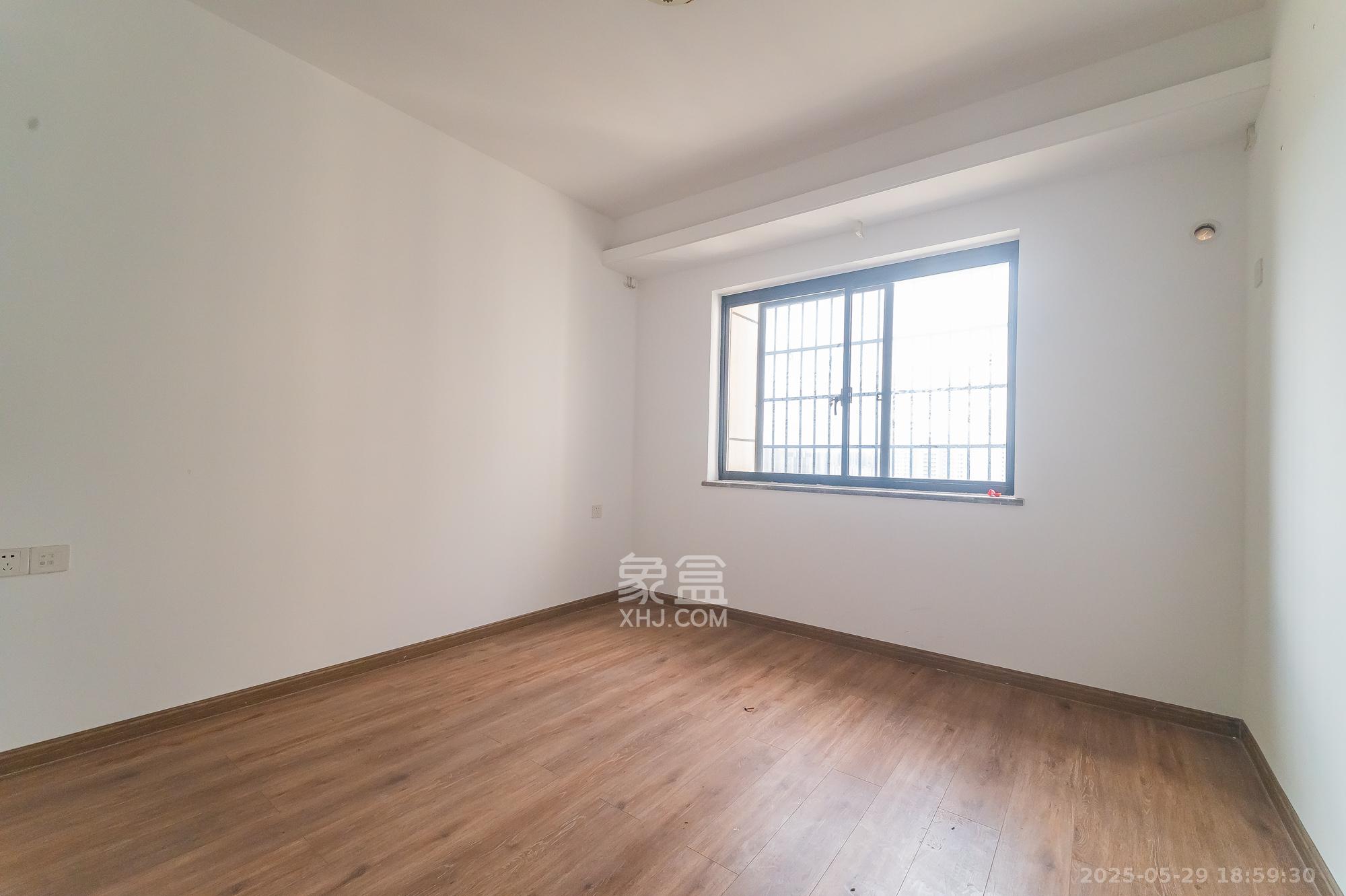 尚鑫海悦(新长海尚海城) 4室2厅2卫 90.8万 尚鑫海悦(新长海尚海城) 4室2厅2卫 90.8万卧室