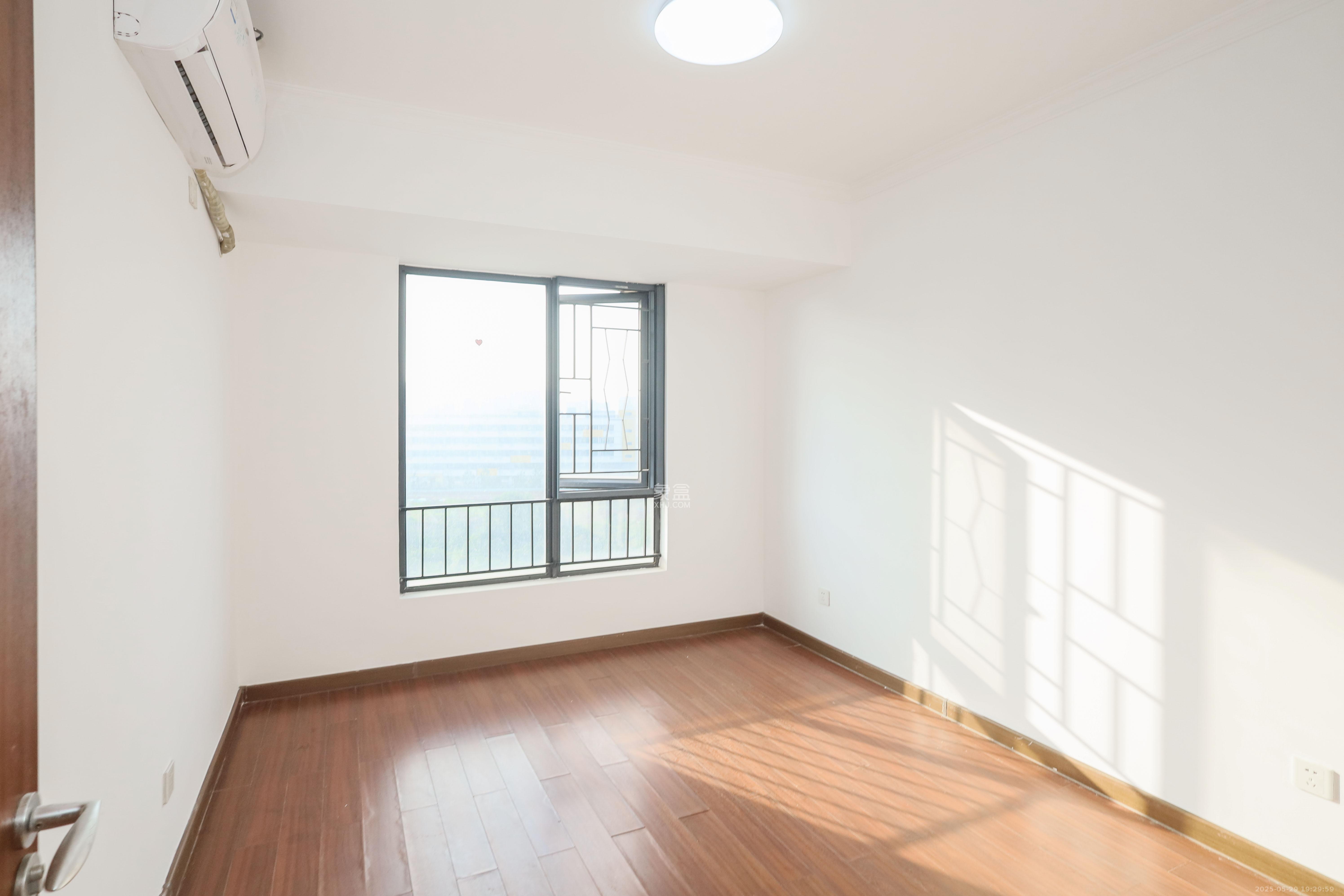 万科城市花园  3室2厅2卫    98.8万 万科城市花园  3室2厅2卫    98.8万卧室