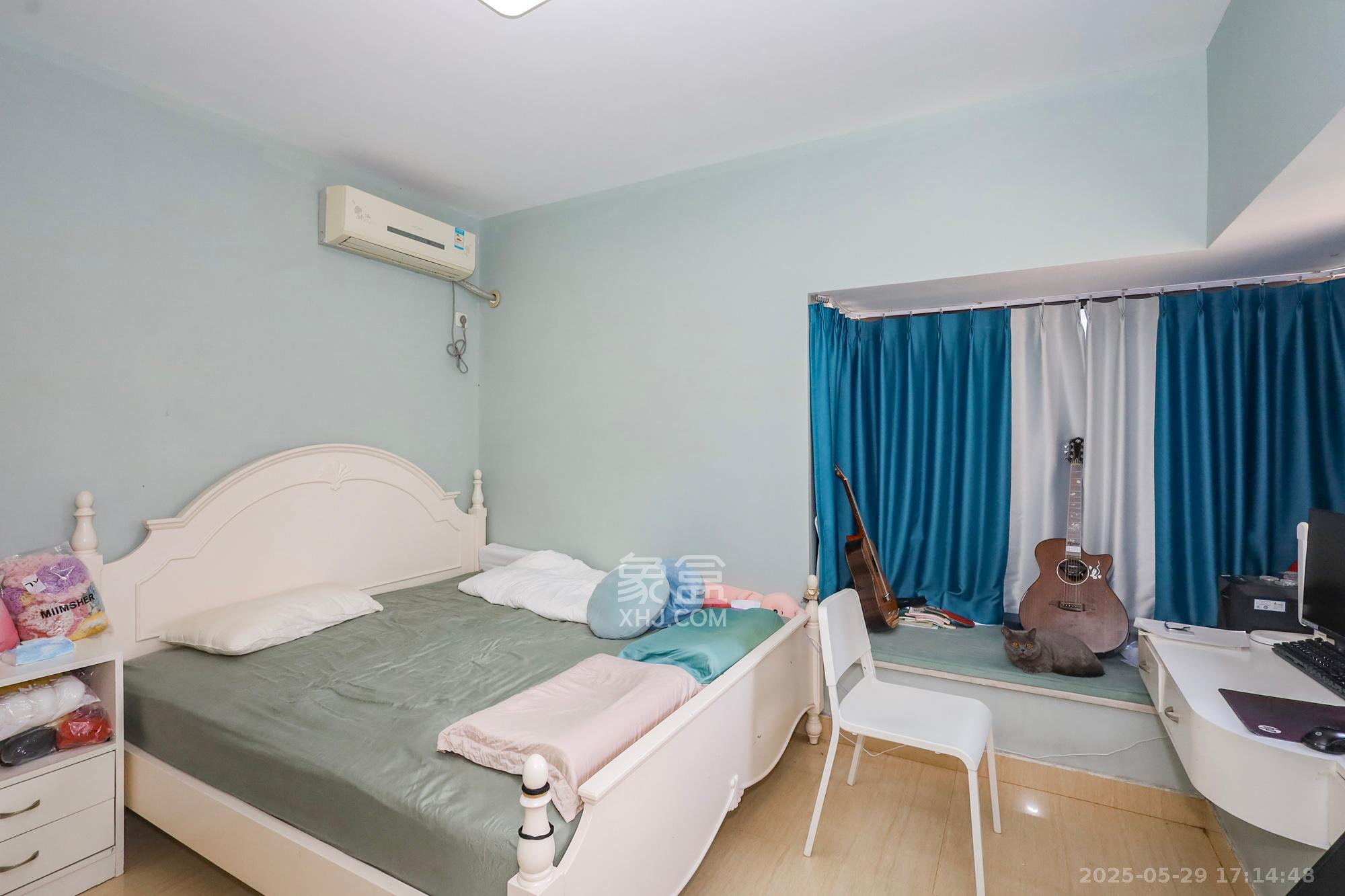 旭辉藏郡(藏郡、旭湘华府) 2室1厅1卫 176.0万 旭辉藏郡(藏郡、旭湘华府) 2室1厅1卫 176.0万卧室