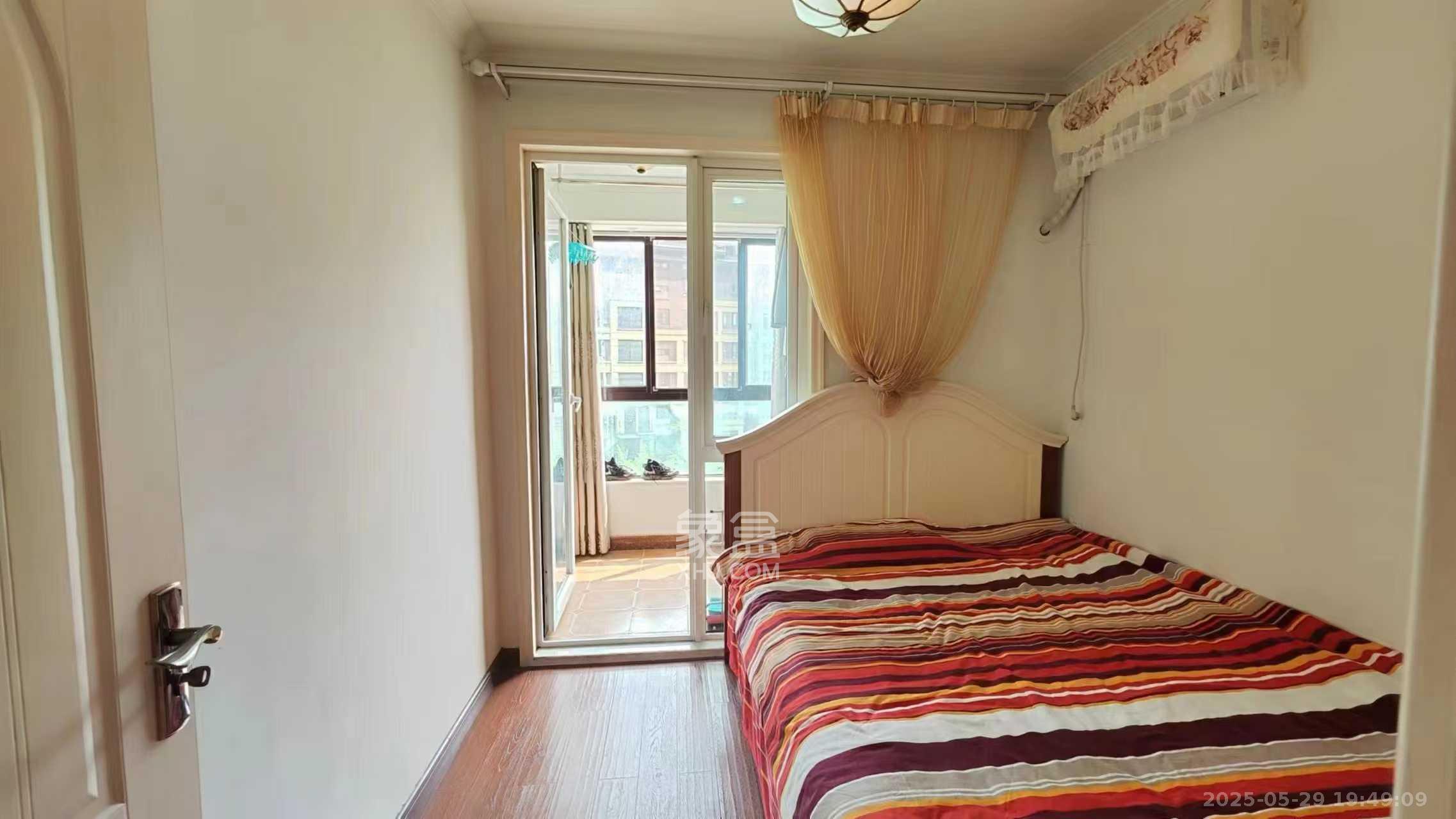 金地三千府(金地湖山樾、金地自在城) 3室2厅1卫 1500.0元/月 金地三千府(金地湖山樾、金地自在城) 3室2厅1卫 1500.0元/月室内图