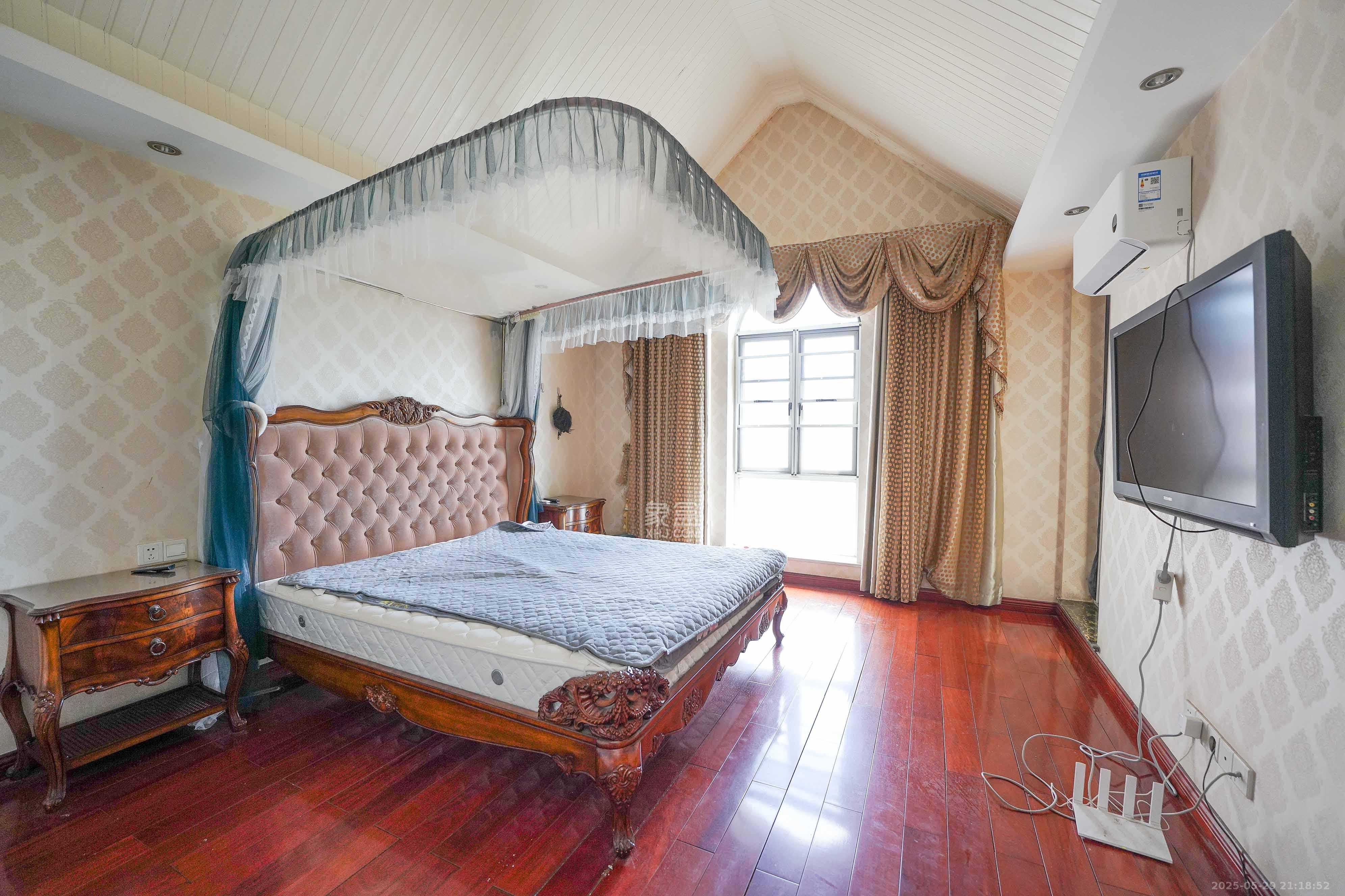 格兰小镇  5室2厅3卫    448.0万 格兰小镇  5室2厅3卫    448.0万卧室