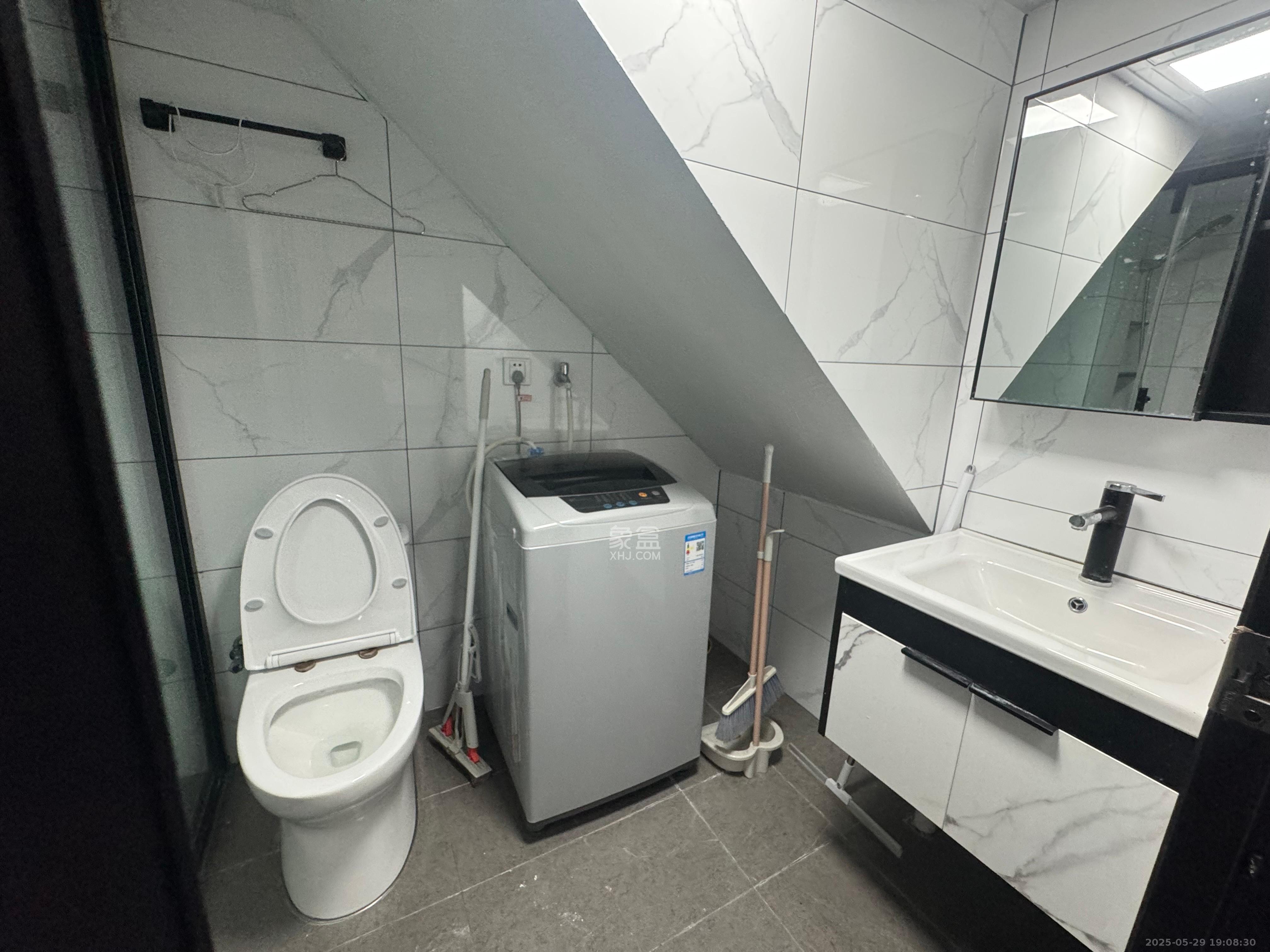 梅溪湖金茂湾 2室1厅1卫 2000.0元/月 梅溪湖金茂湾 2室1厅1卫 2000.0元/月室内图