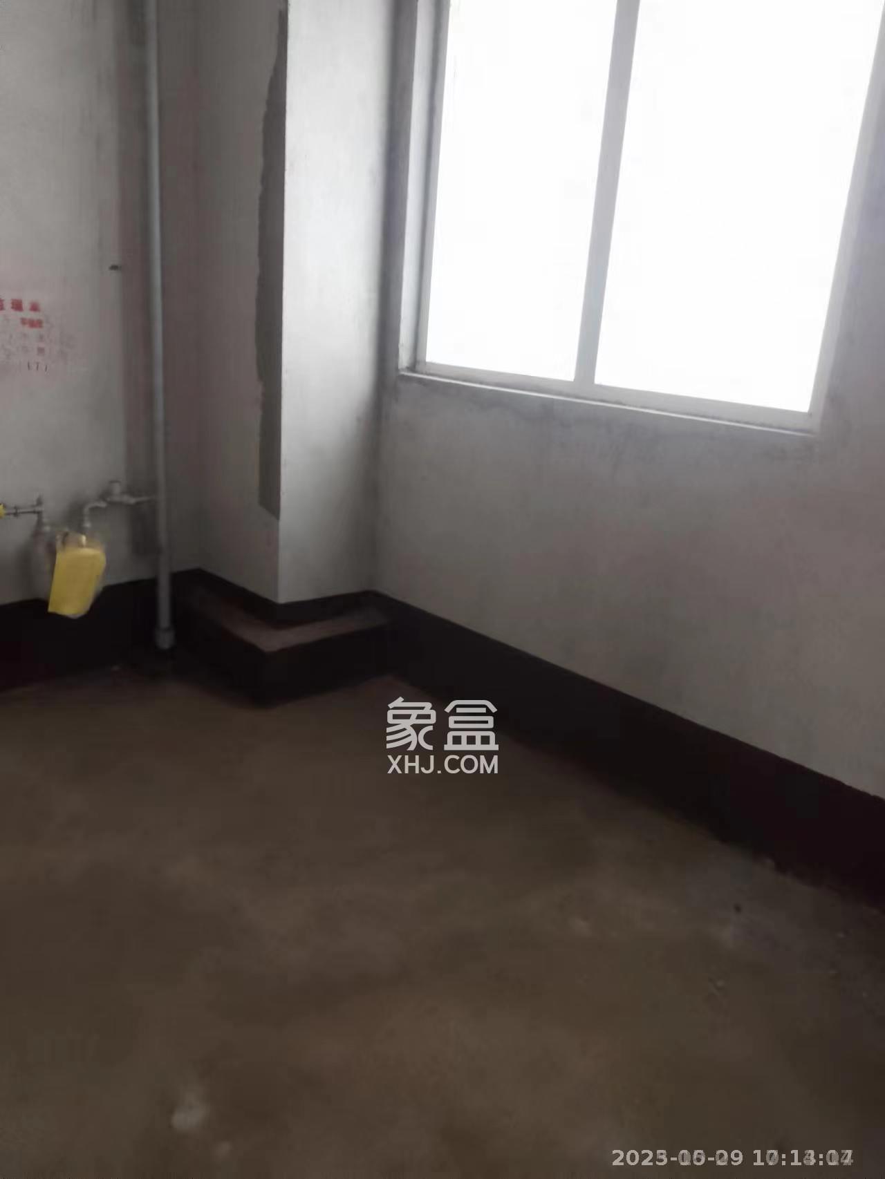 万达华府  4室2厅2卫   80.80万其他