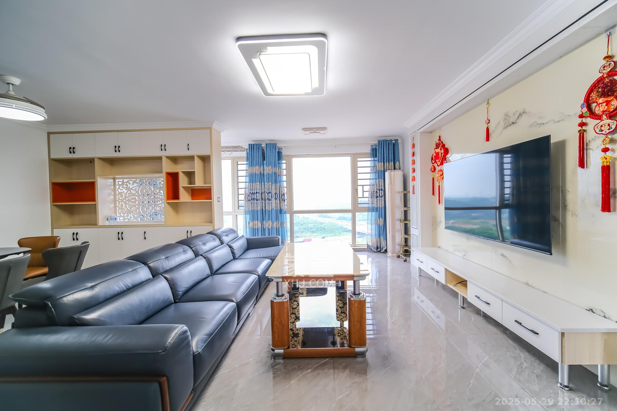 中安善化国际  4室2厅2卫    98.0万 中安善化国际  4室2厅2卫    98.0万客厅