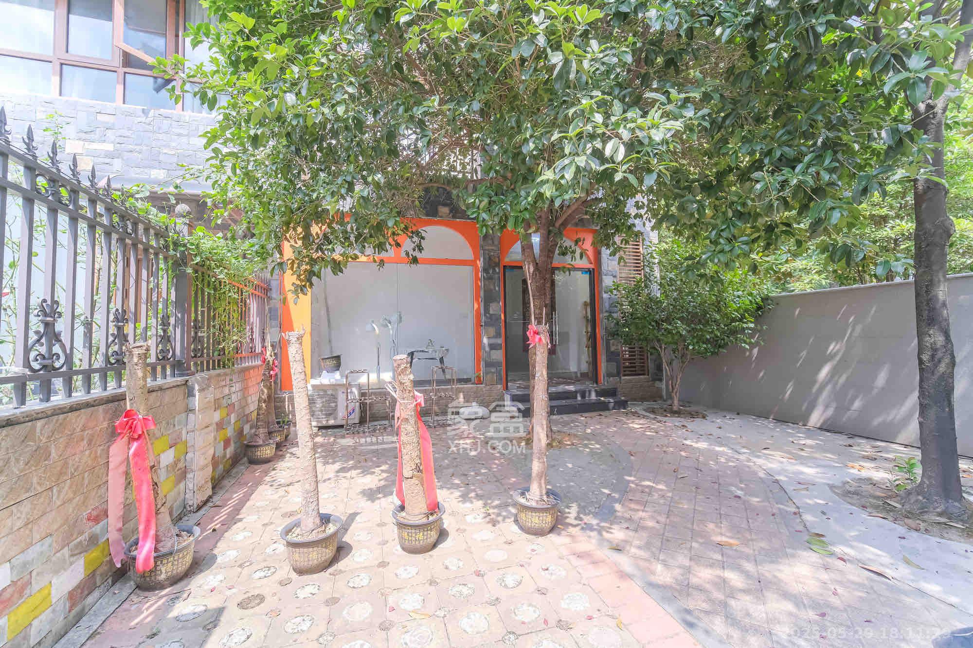 山水湾 5室2厅3卫 6800.0元/月 山水湾 5室2厅3卫 6800.0元/月室内图