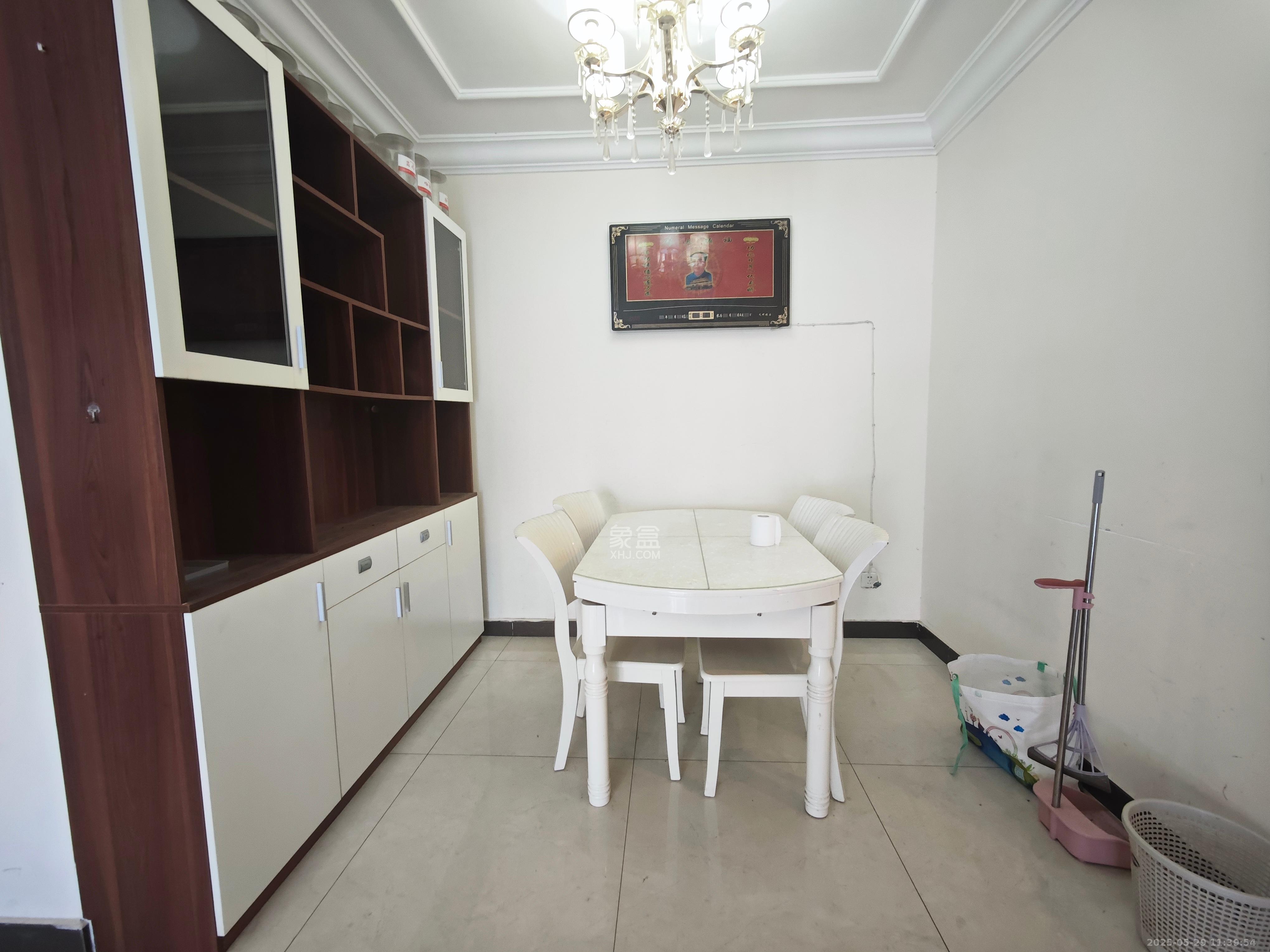 恒大翡翠华庭 3室2厅2卫 2200.0元/月 恒大翡翠华庭 3室2厅2卫 2200.0元/月室内图