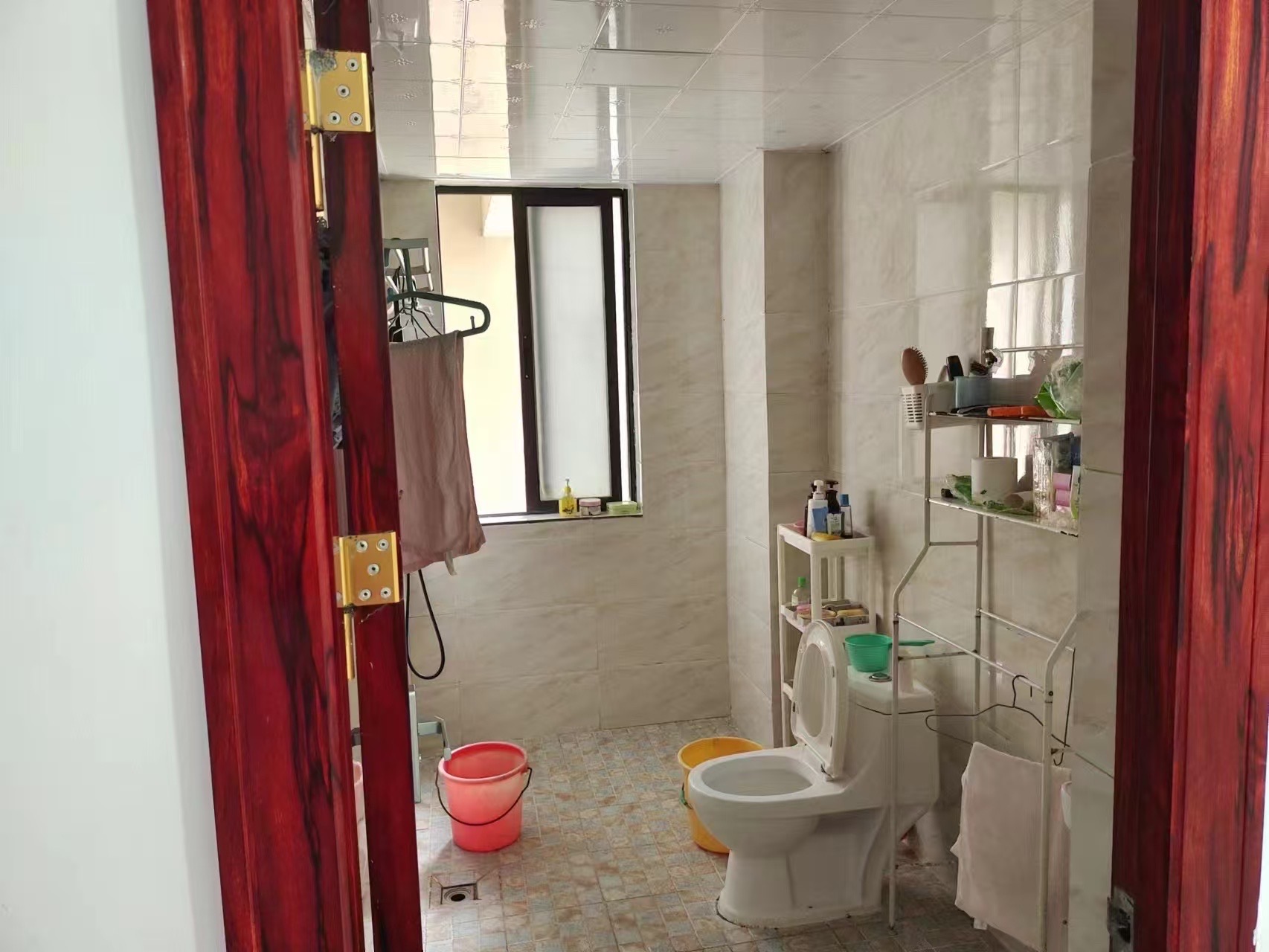 绿地东郡小区  3室2厅2卫    93.0万 绿地东郡小区  3室2厅2卫    93.0万客厅