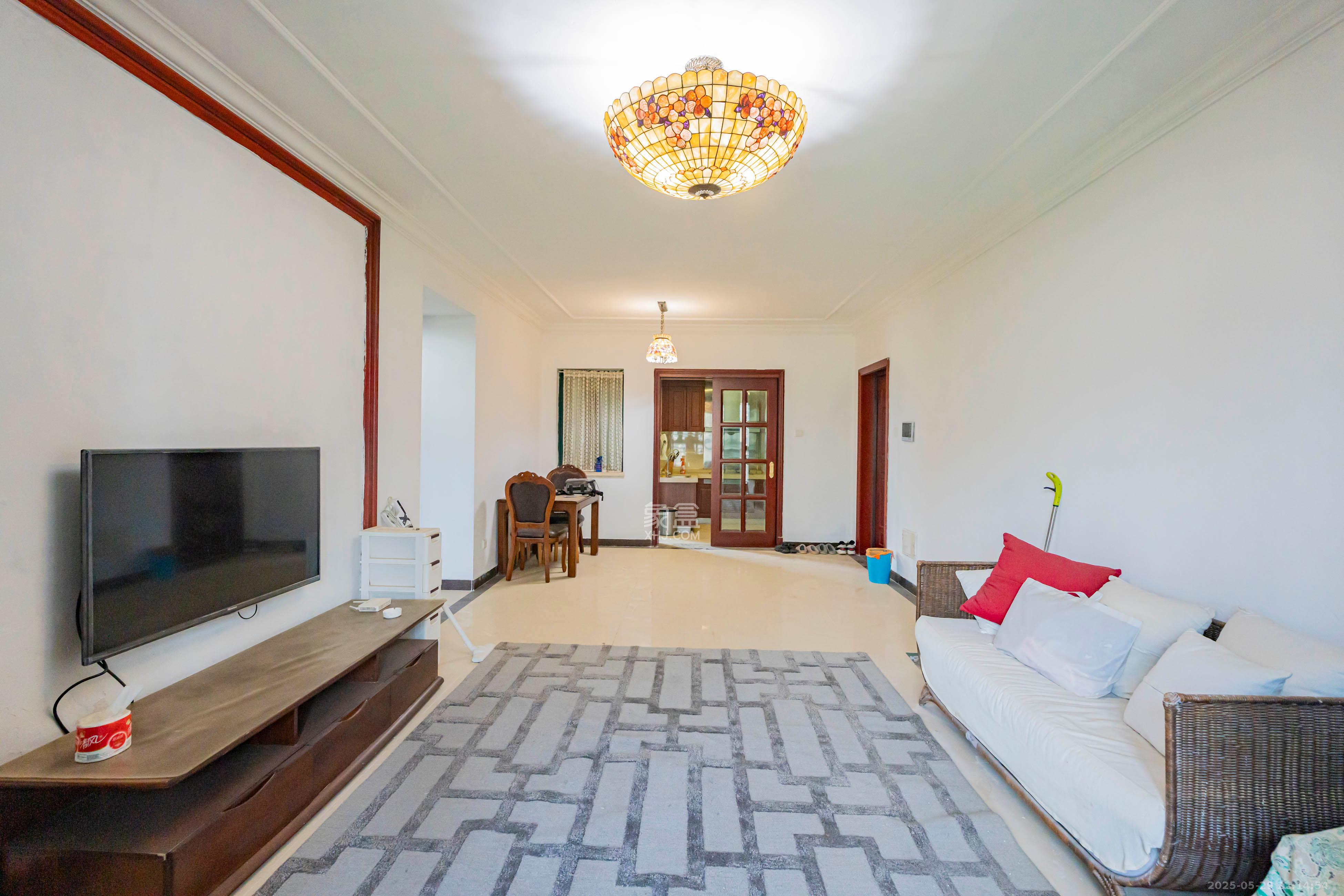 恒大雅苑 3室2厅1卫 86.0万 恒大雅苑 3室2厅1卫 86.0万客厅