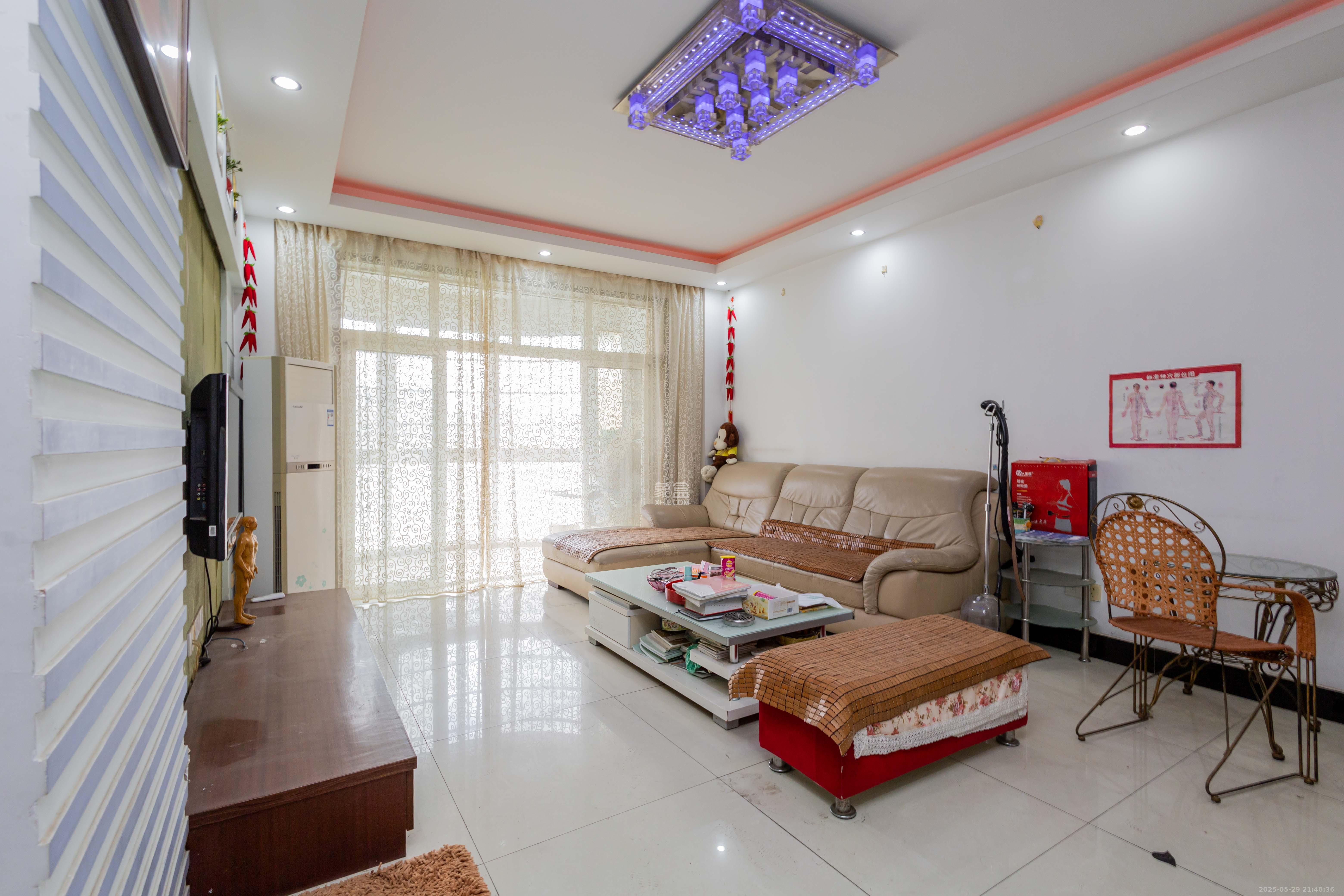 星城国际 2室2厅1卫 39.8万 星城国际 2室2厅1卫 39.8万客厅