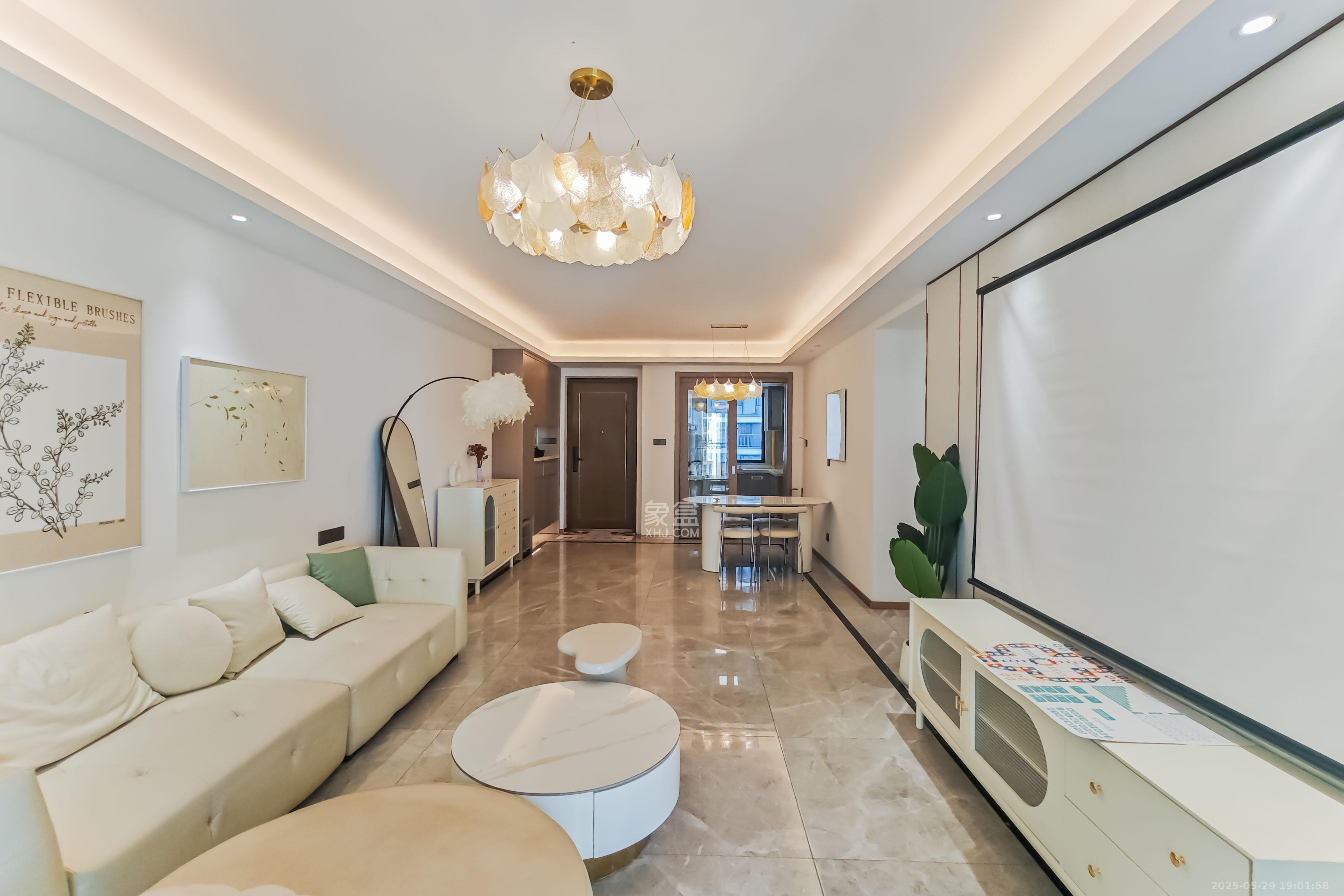 旭辉雨花郡  4室2厅2卫    190.0万客厅