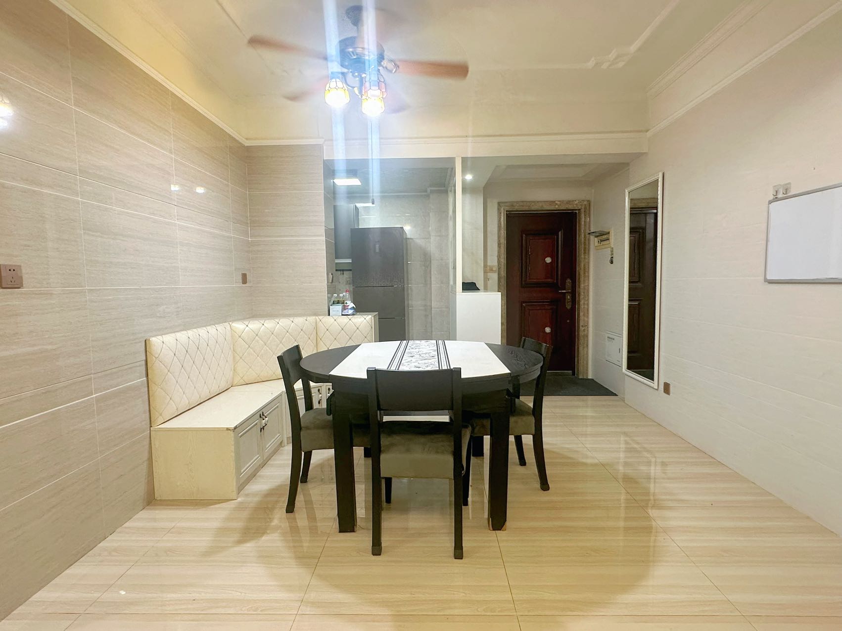 正大豪庭 3室2厅1卫 160.0万 正大豪庭 3室2厅1卫 160.0万客厅