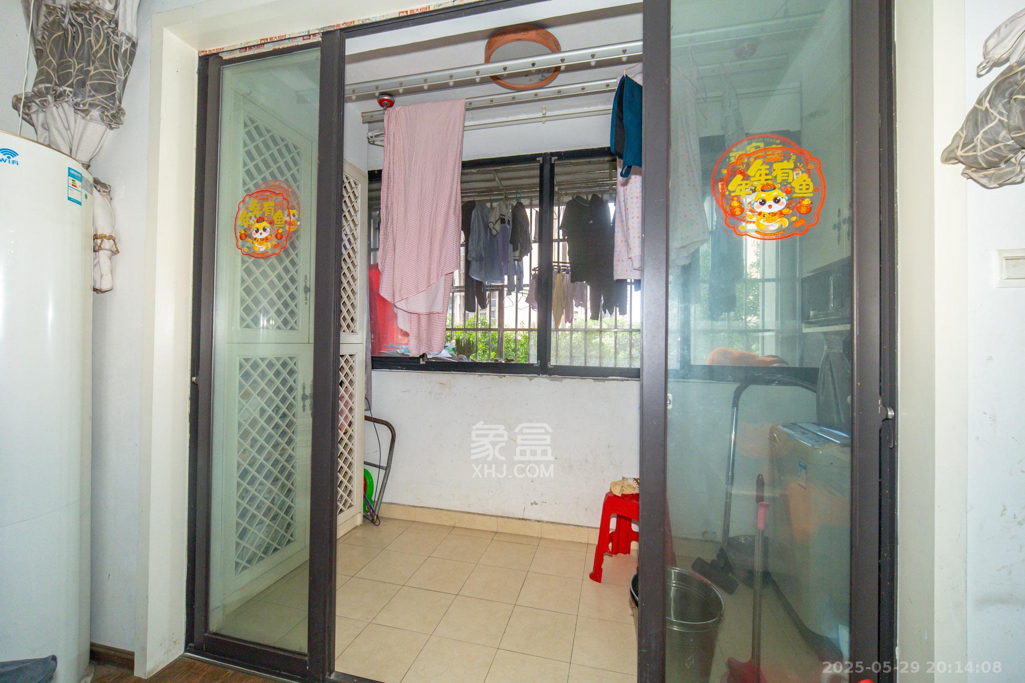 幸福里润城(幸福里二期) 3室2厅1卫 56.0万 幸福里润城(幸福里二期) 3室2厅1卫 56.0万阳台