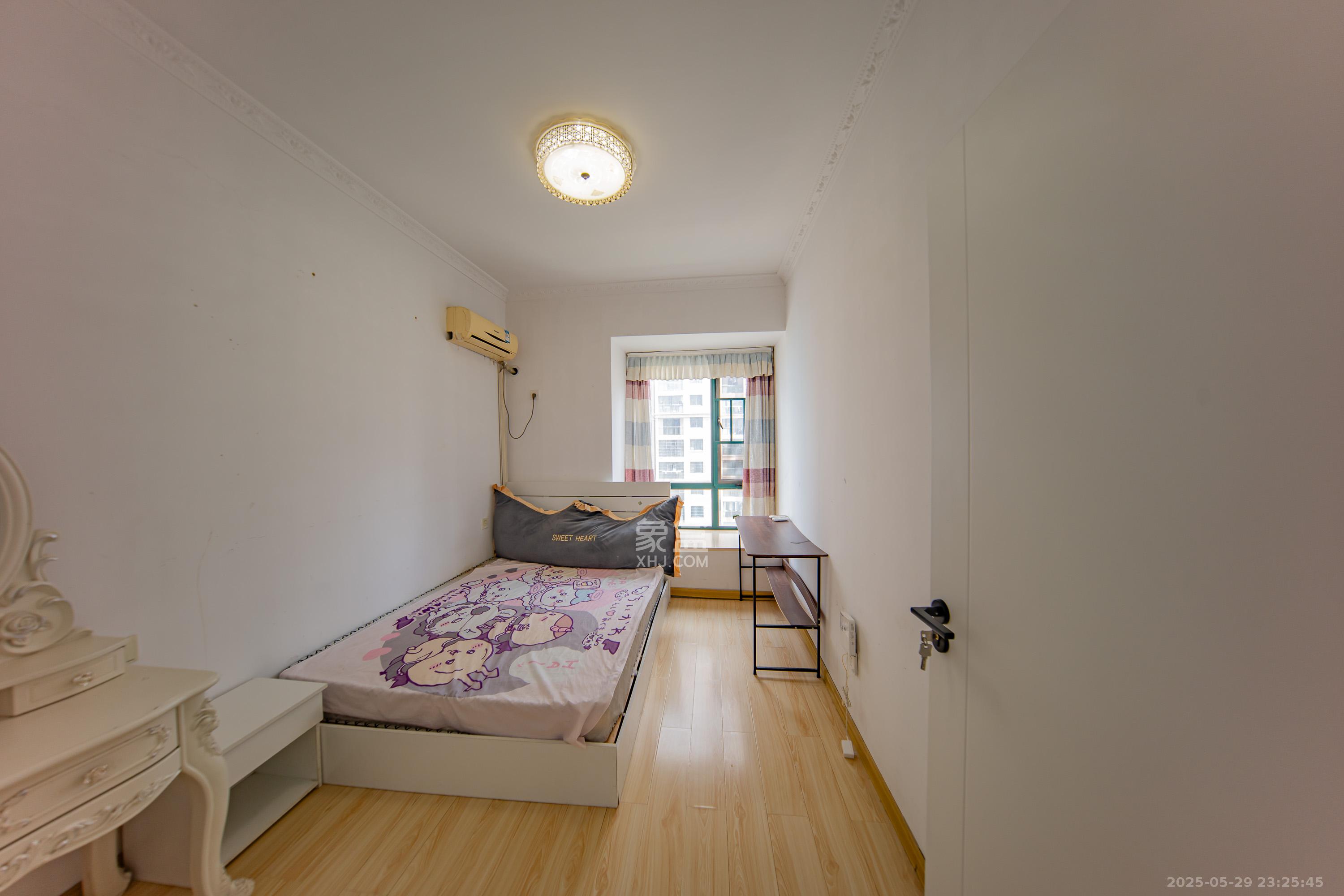 洋湖时代 3室2厅2卫 52.0万 洋湖时代 3室2厅2卫 52.0万卧室