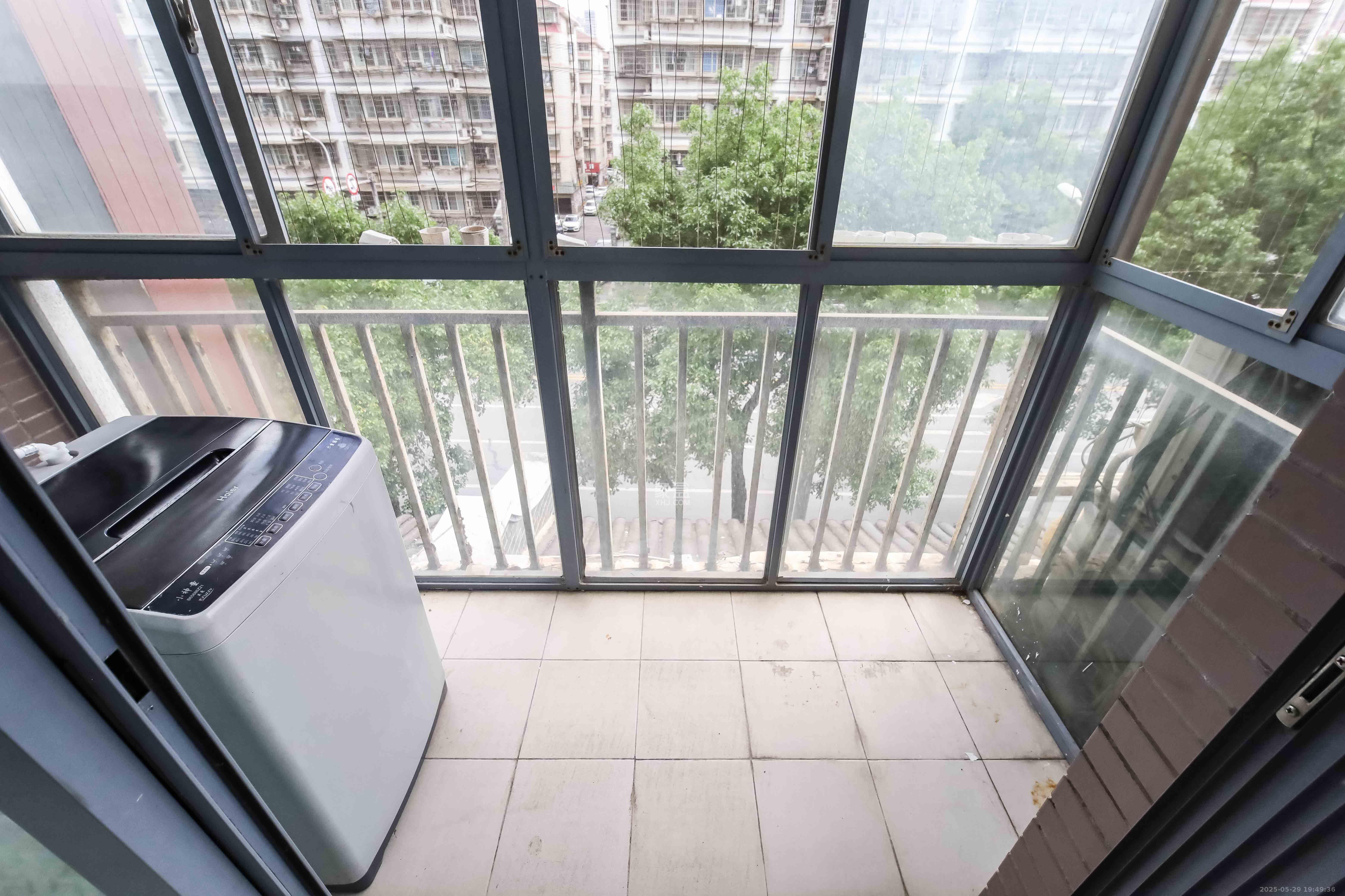 银港水晶城  4室2厅2卫   118.80万阳台