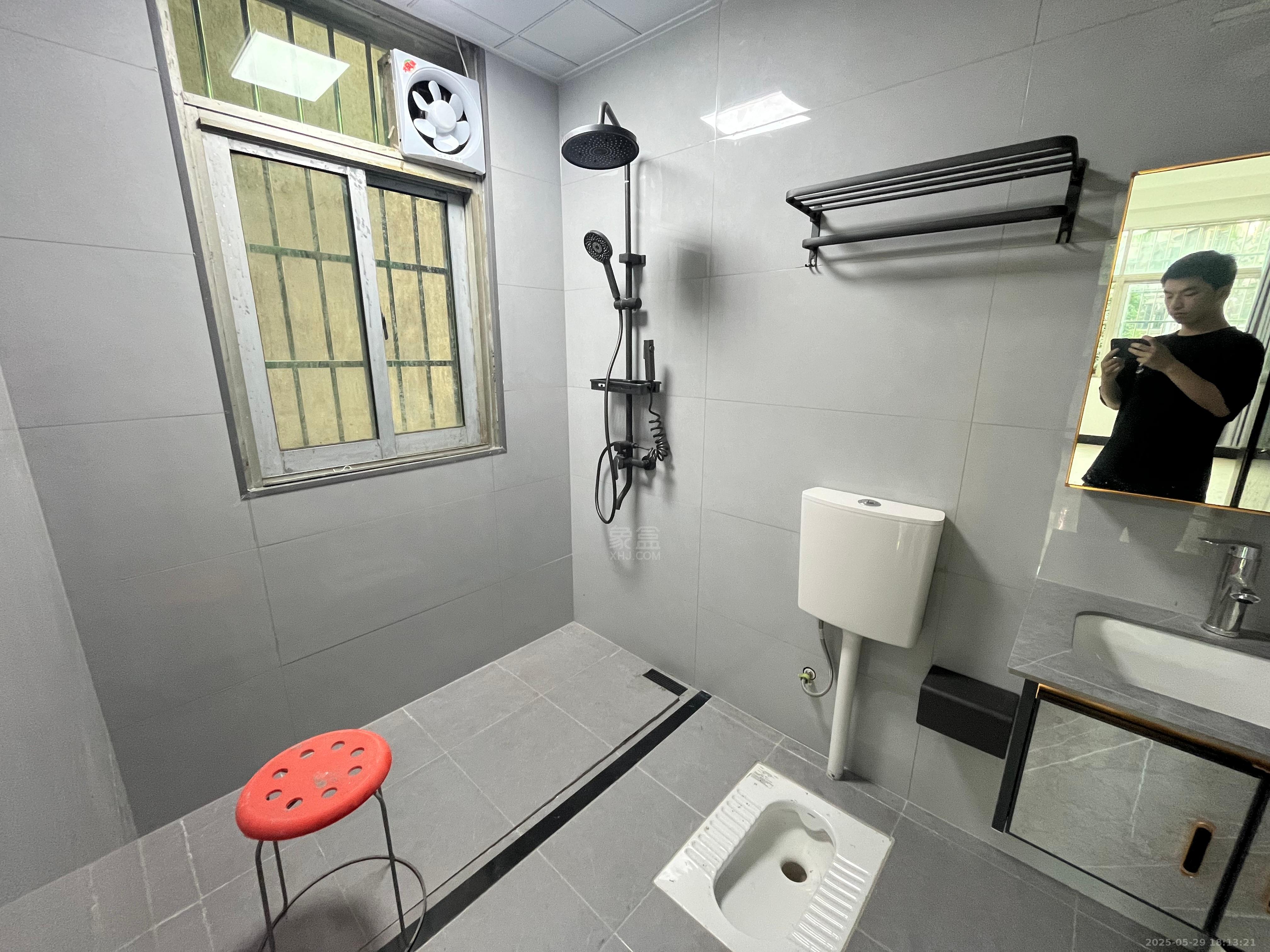 庆云山庄(里面有石塘冲) 3室2厅1卫 1200.0元/月 庆云山庄(里面有石塘冲) 3室2厅1卫 1200.0元/月室内图