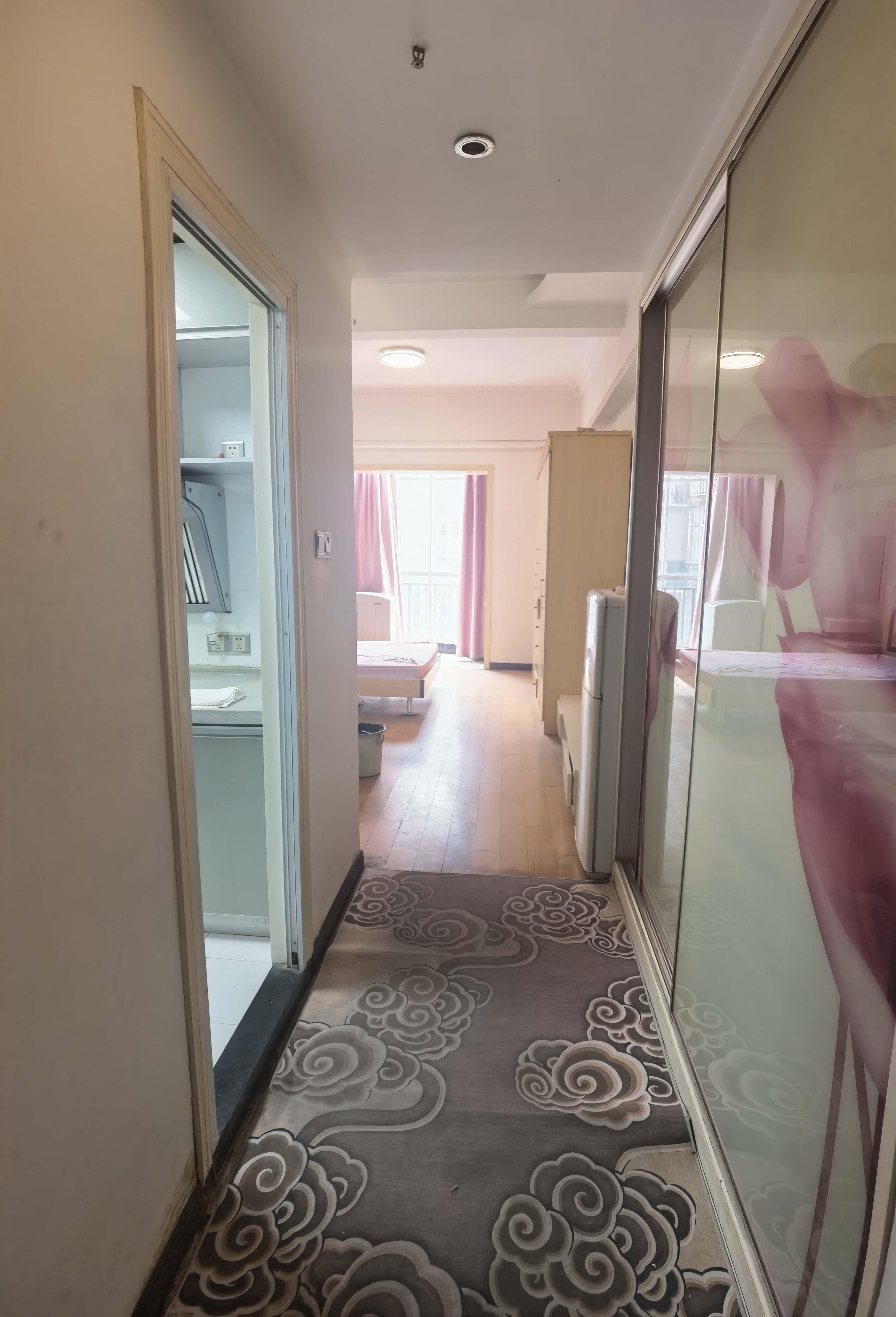 鹏泰国际 1室1厅1卫 17.8万 鹏泰国际 1室1厅1卫 17.8万客厅