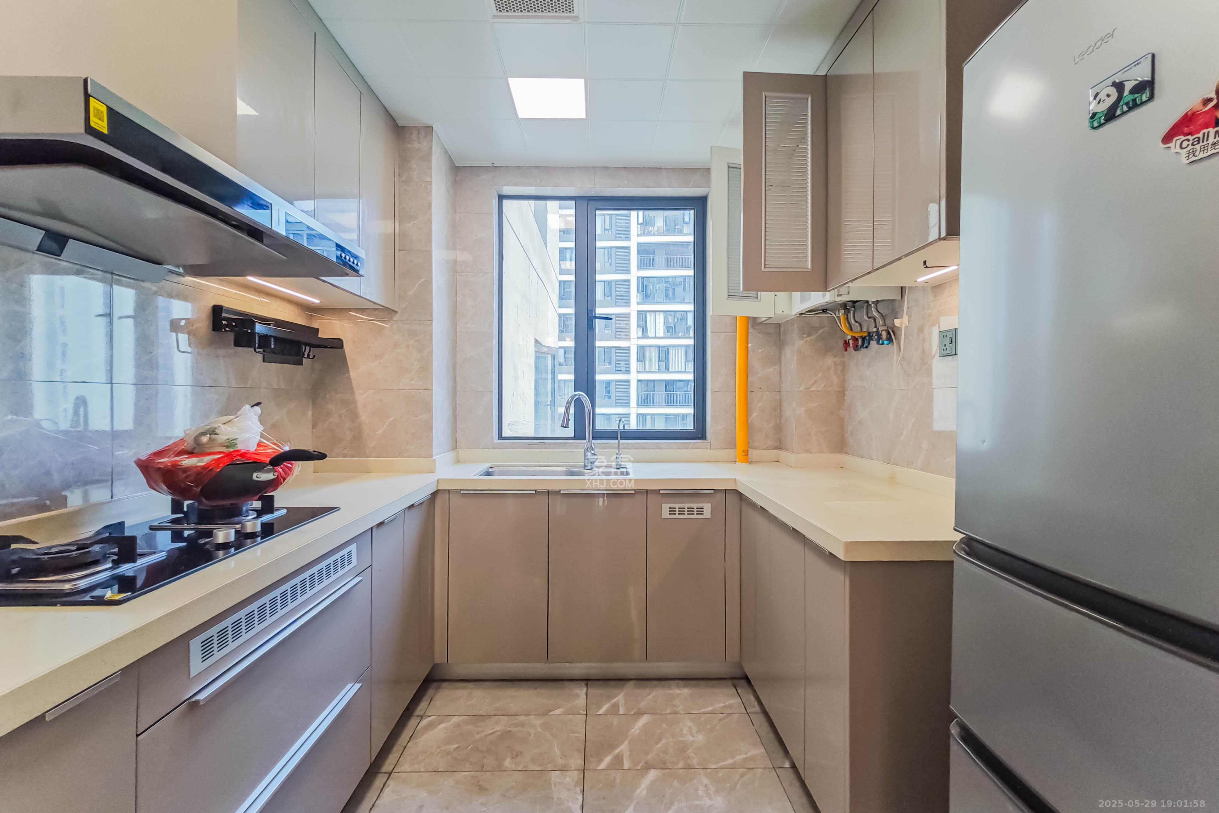 旭辉雨花郡  4室2厅2卫    190.0万厨房