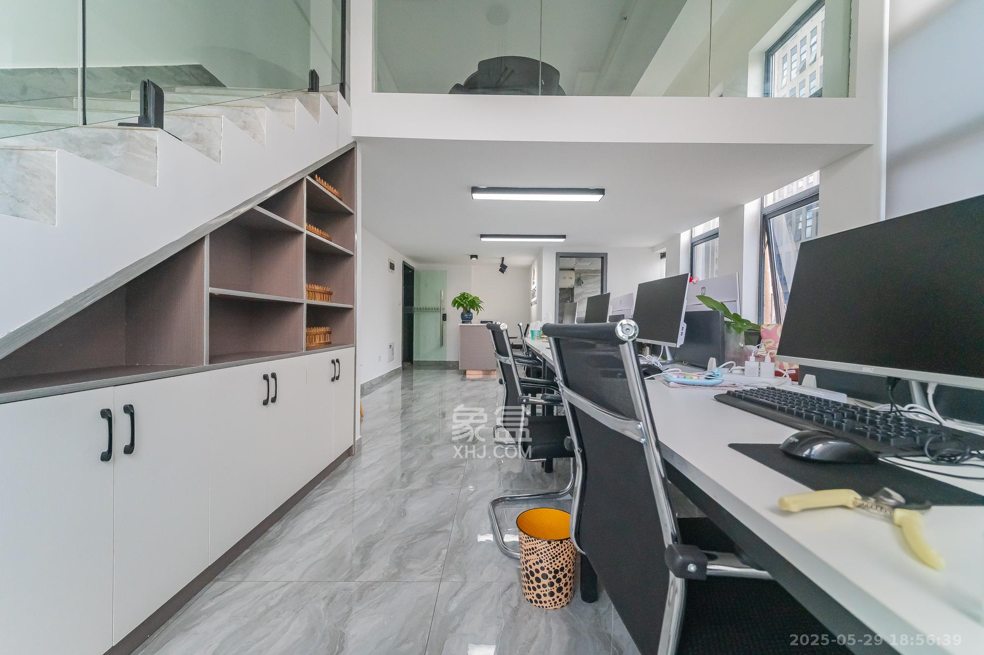 华润置地广场二期  1室1厅1卫    33.0万 华润置地广场二期  1室1厅1卫    33.0万其他